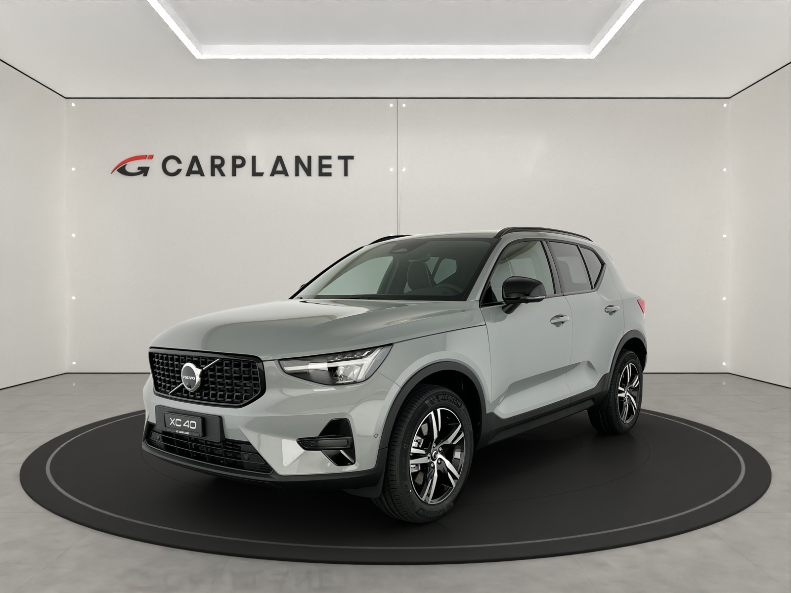 VOLVO XC40 2.0 B3 MH Plus Dark-image-0