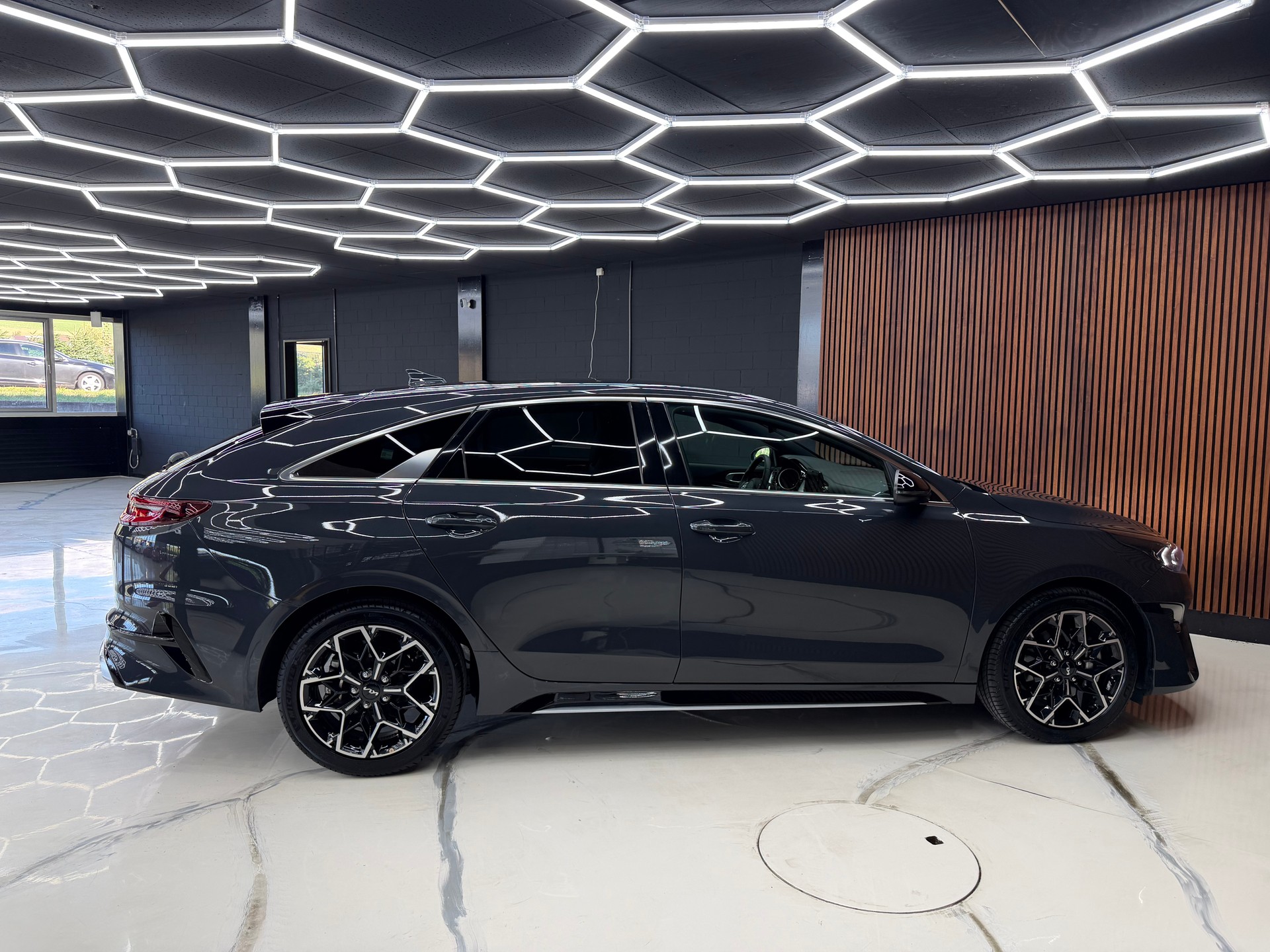 KIA ProCeed 1.5 T-GDi GT-Line Edition DCT-image-5