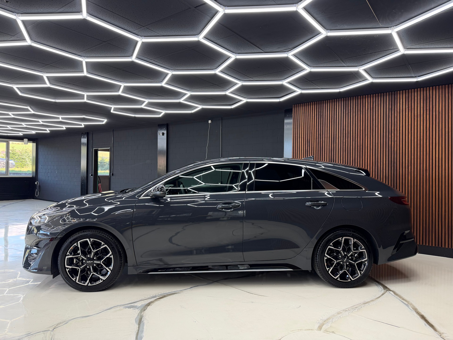 KIA ProCeed 1.5 T-GDi GT-Line Edition DCT-image-4