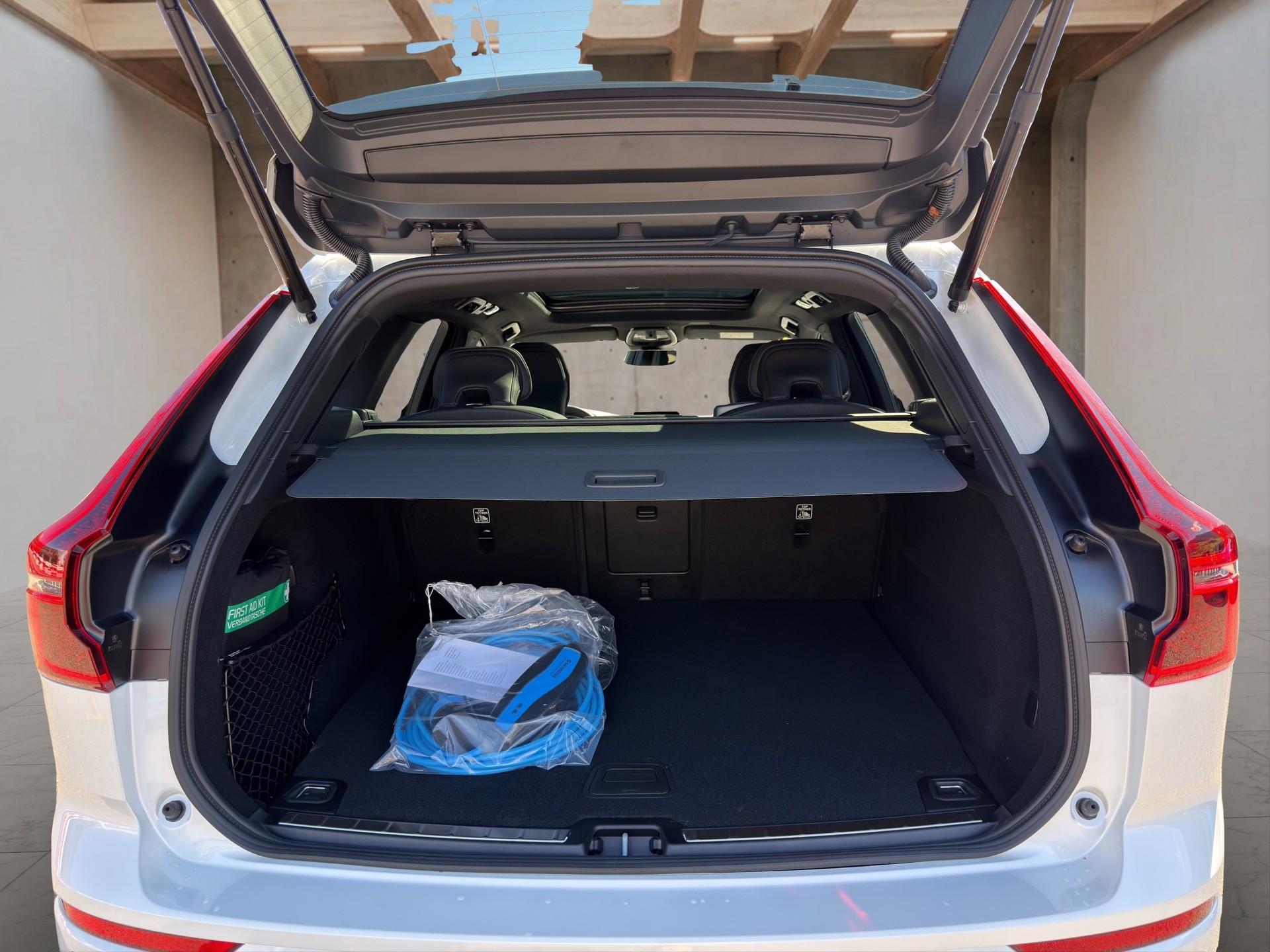 VOLVO XC60 2.0 T6 TE Black Edition eAWD-image-19