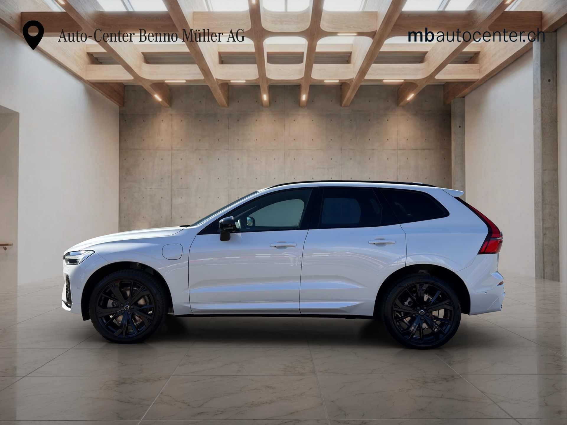 VOLVO XC60 2.0 T6 TE Black Edition eAWD-image-1