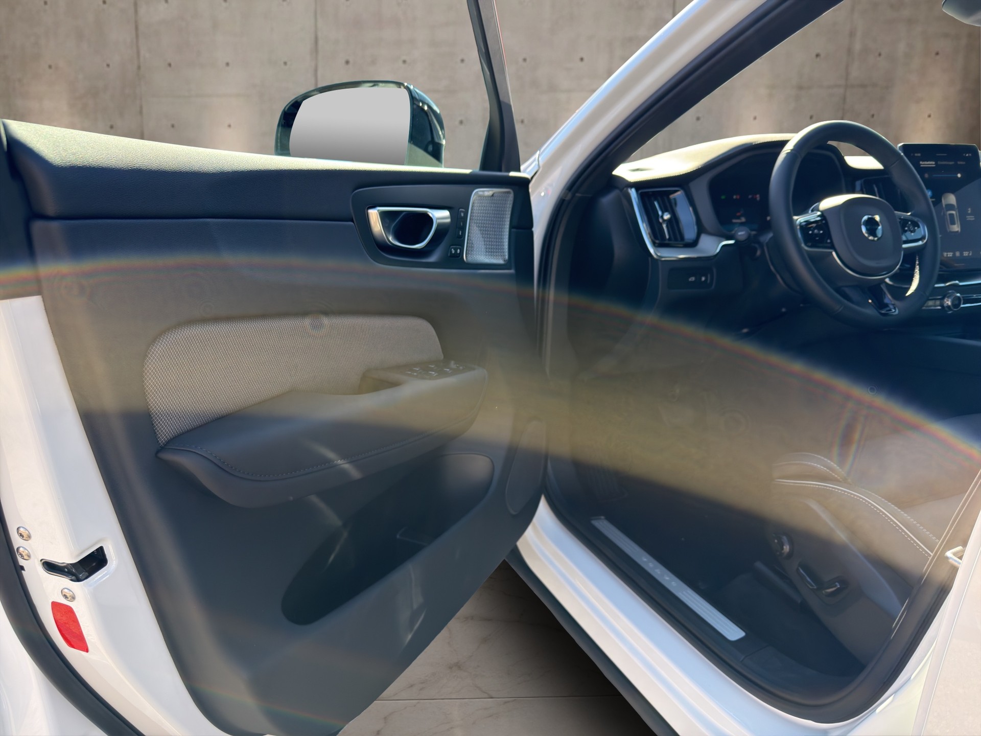 VOLVO XC60 2.0 T6 TE Black Edition eAWD-image-9