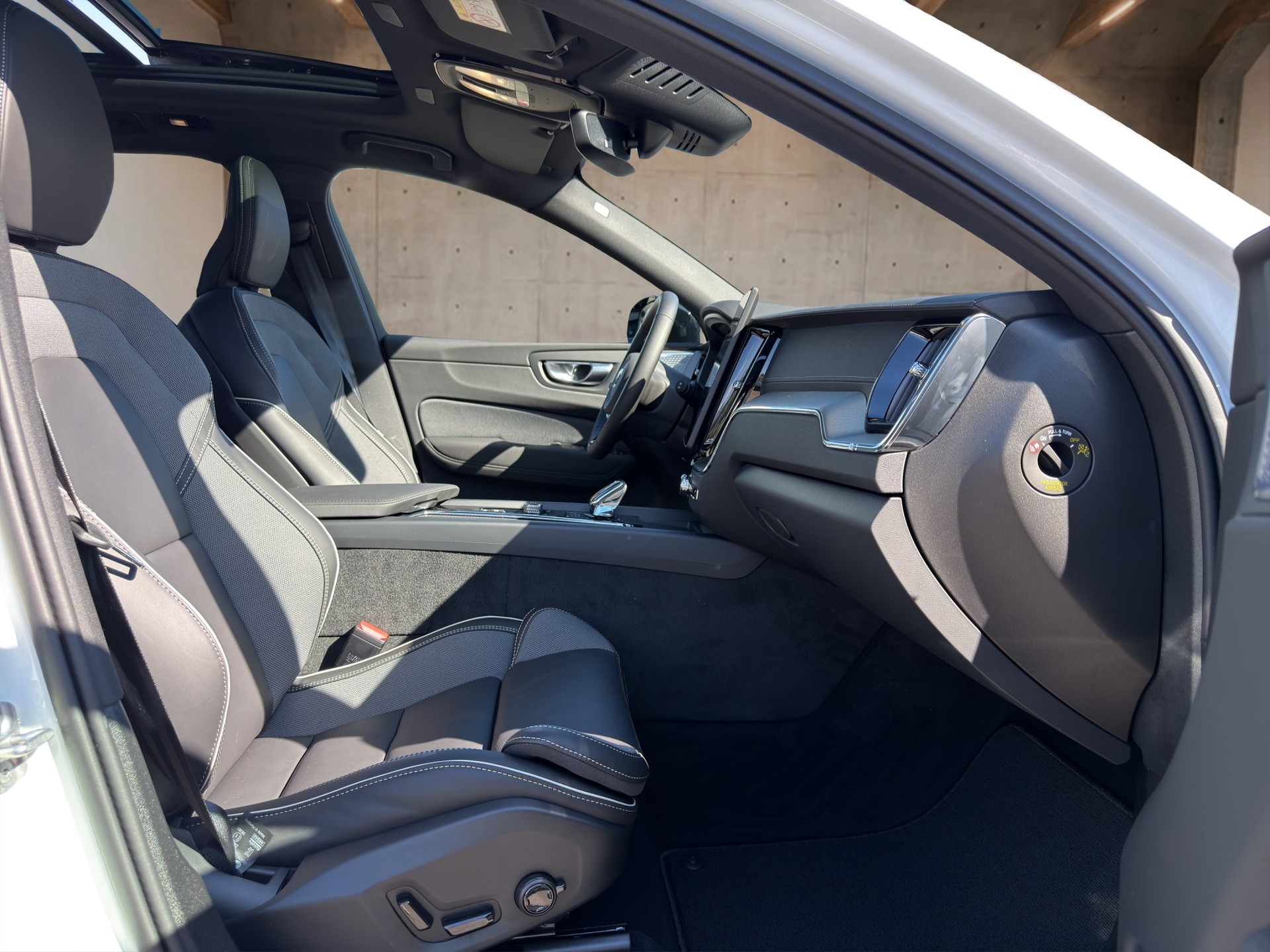VOLVO XC60 2.0 T6 TE Black Edition eAWD-image-15
