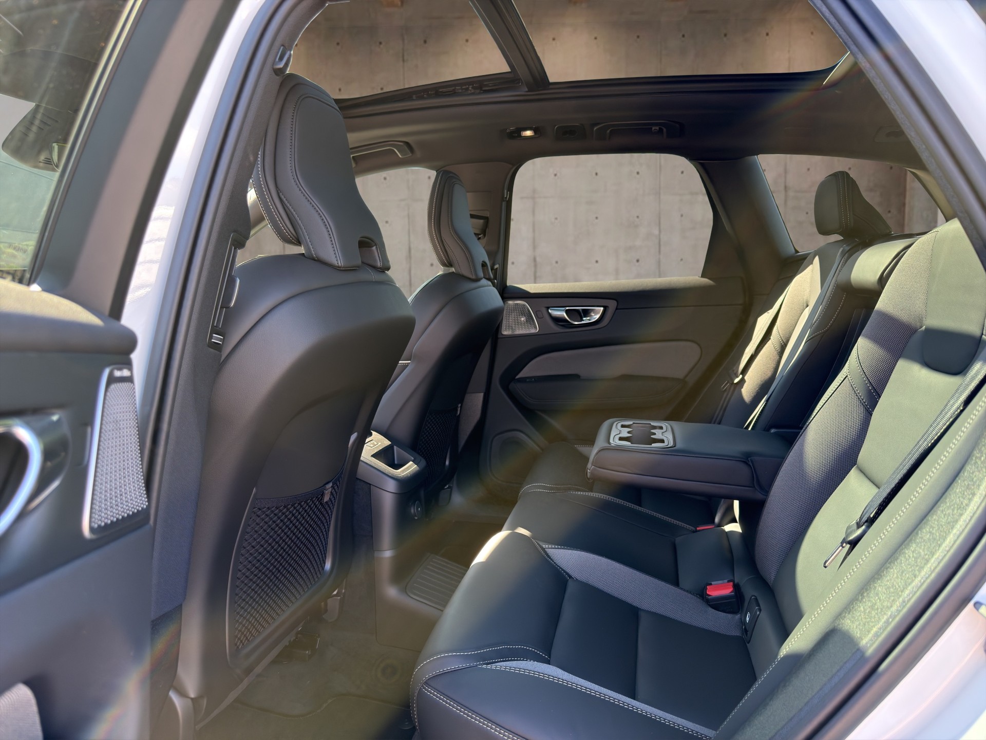 VOLVO XC60 2.0 T6 TE Black Edition eAWD-image-11