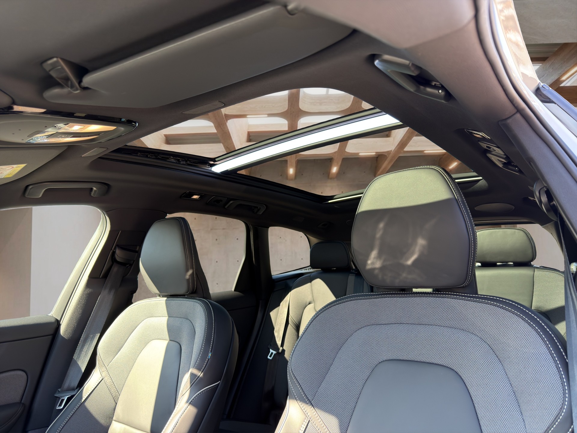 VOLVO XC60 2.0 T6 TE Black Edition eAWD-image-10
