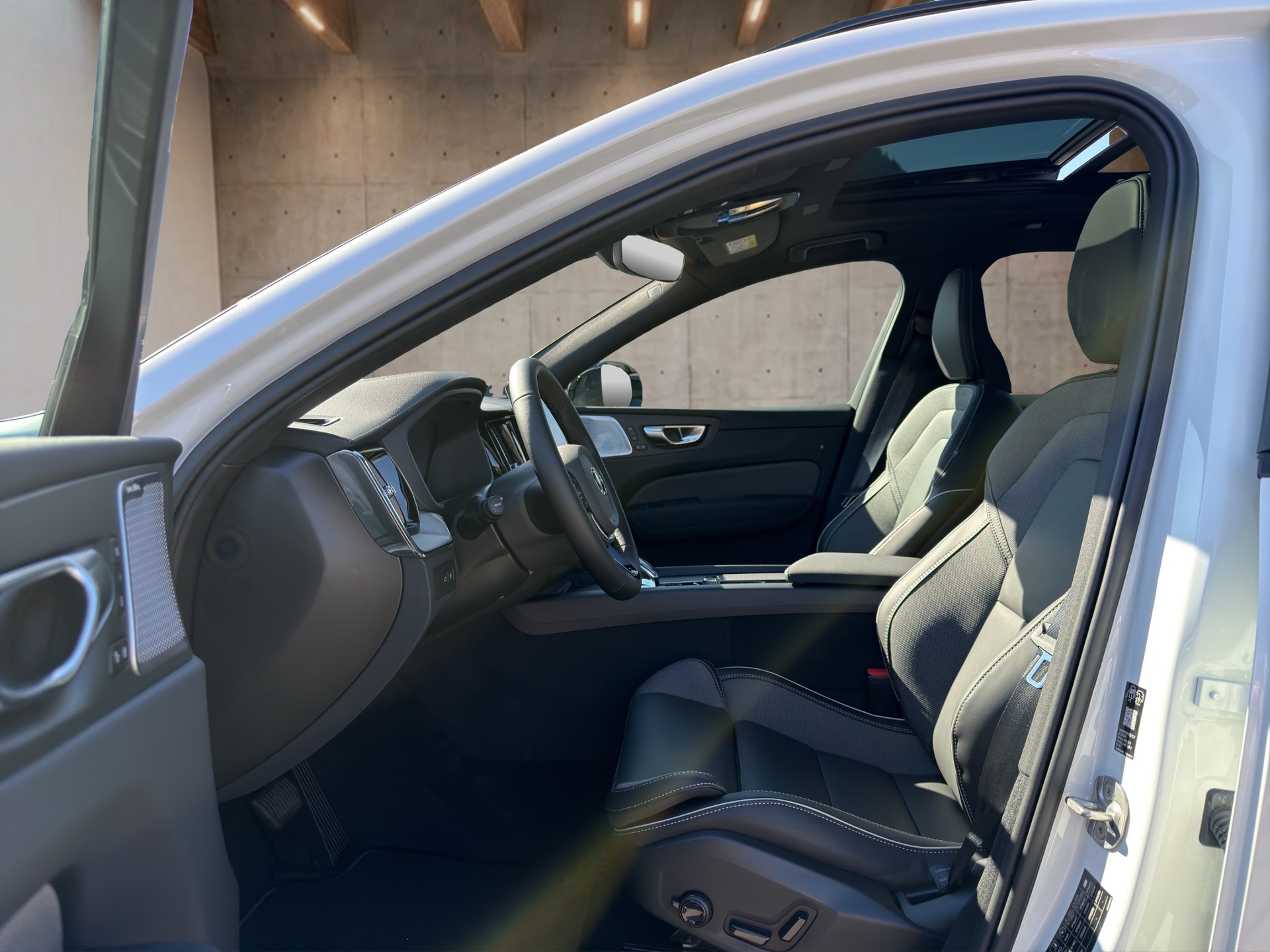 VOLVO XC60 2.0 T6 TE Black Edition eAWD-image-8