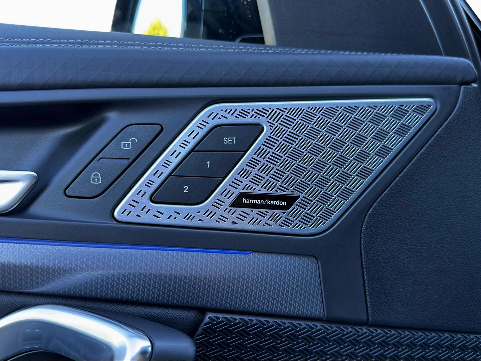 BMW X2 sDrive 20i 48V M Sport Swiss-image-12
