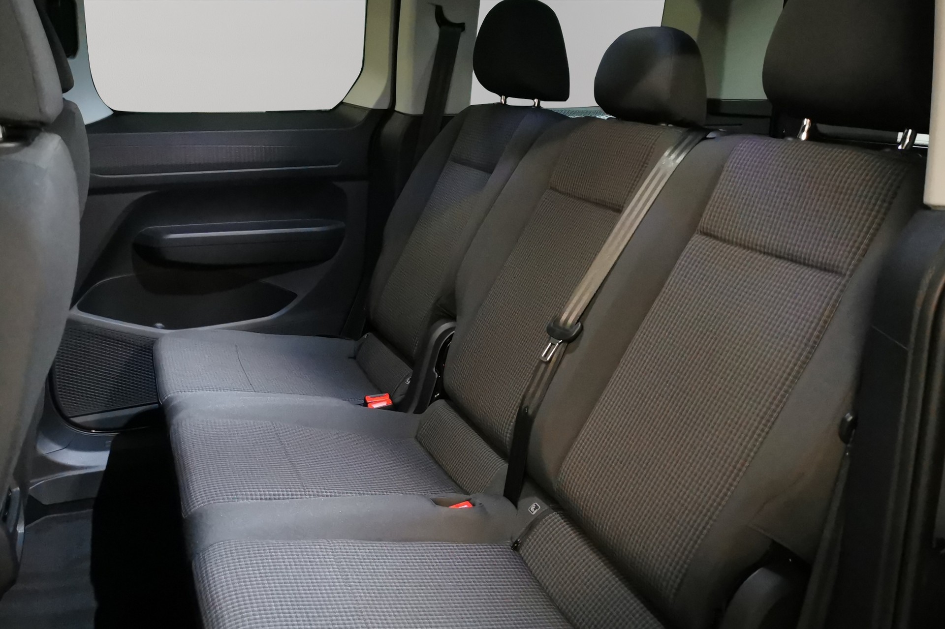 VW Caddy 2.0 TDI Liberty 4Motion-image-11