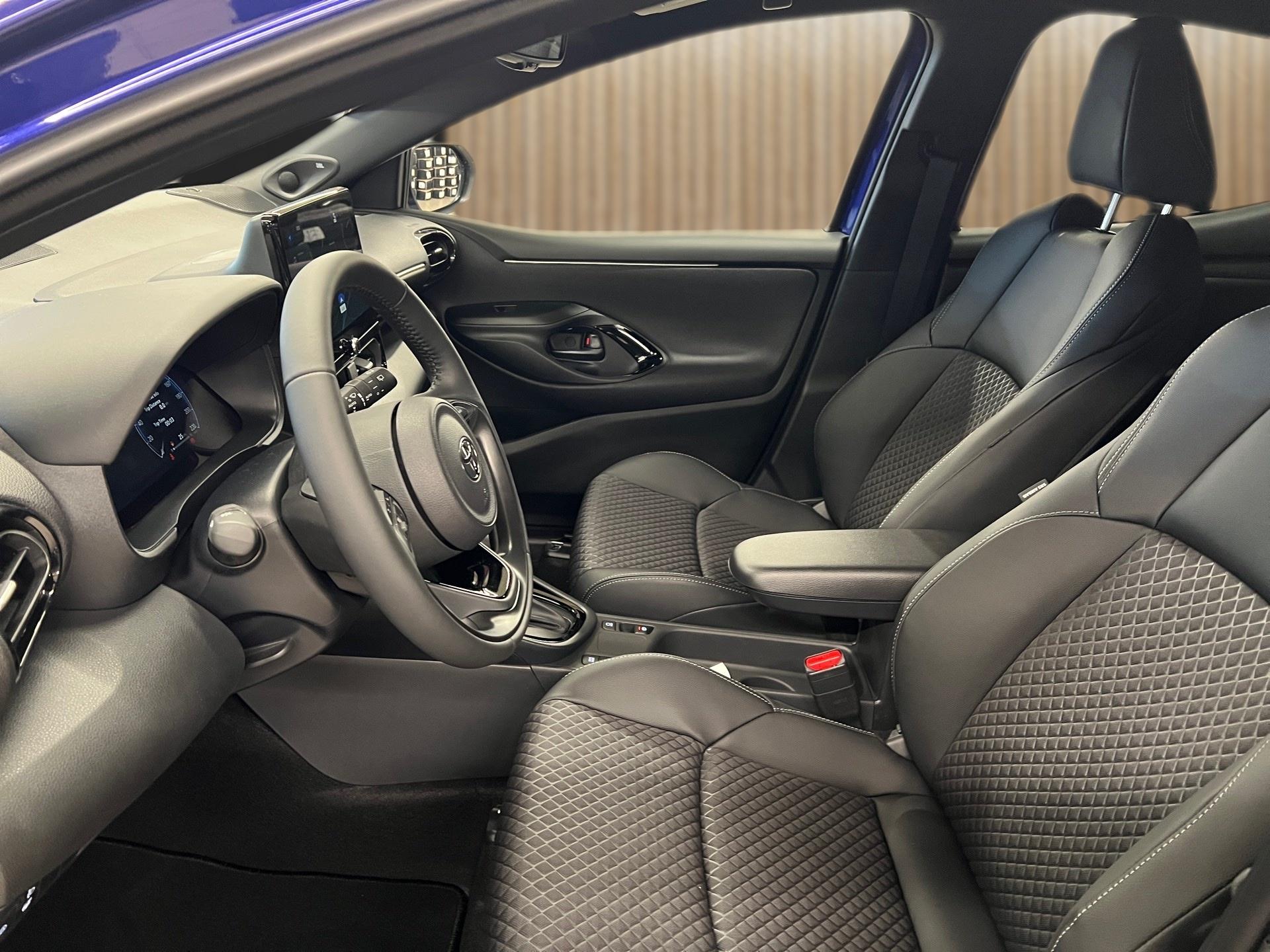 TOYOTA Yaris 1.5 VVT-i HSD Premium-image-10