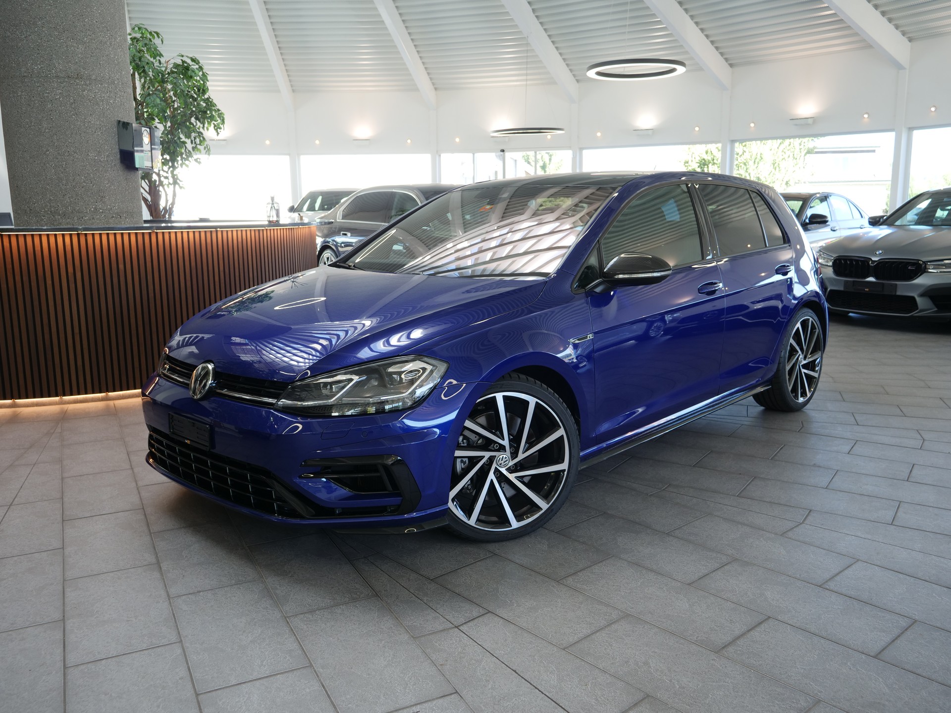 VW Golf 2.0 TSI R 4Motion DSG-image-1