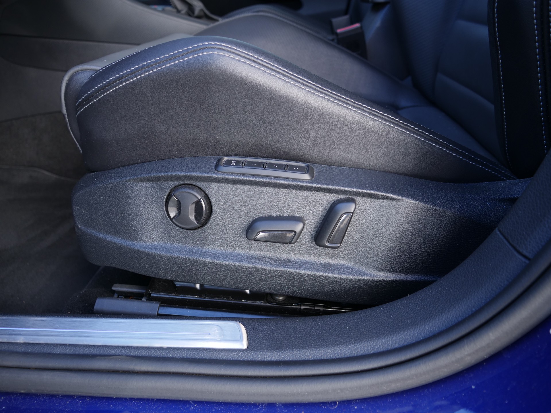 VW Golf 2.0 TSI R 4Motion DSG-image-9