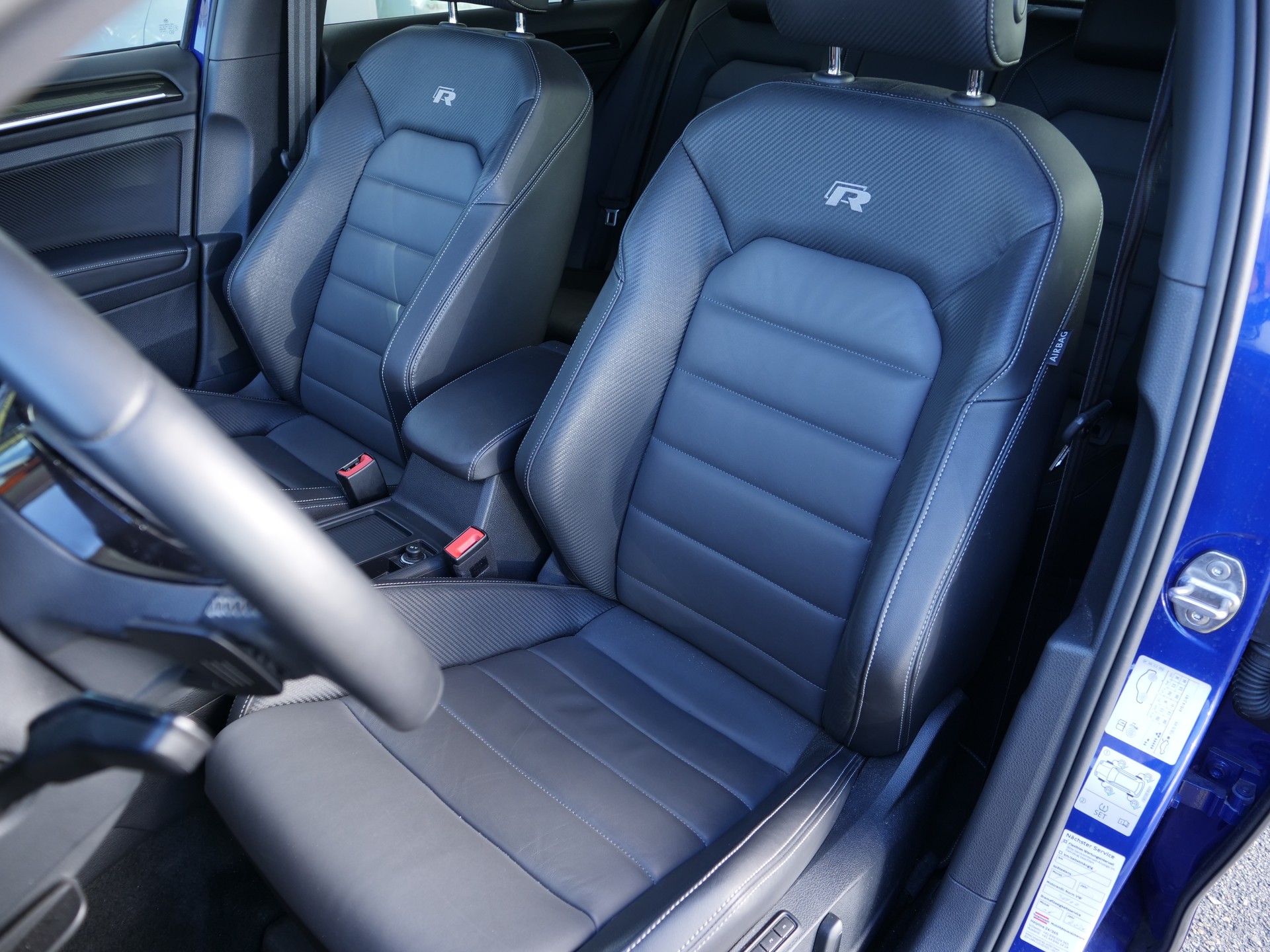 VW Golf 2.0 TSI R 4Motion DSG-image-8