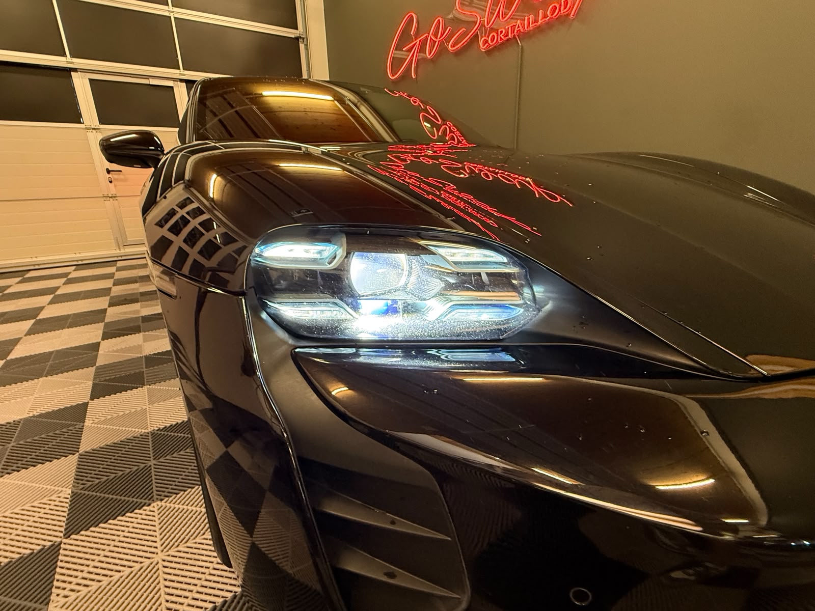 PORSCHE Taycan 4S-image-8