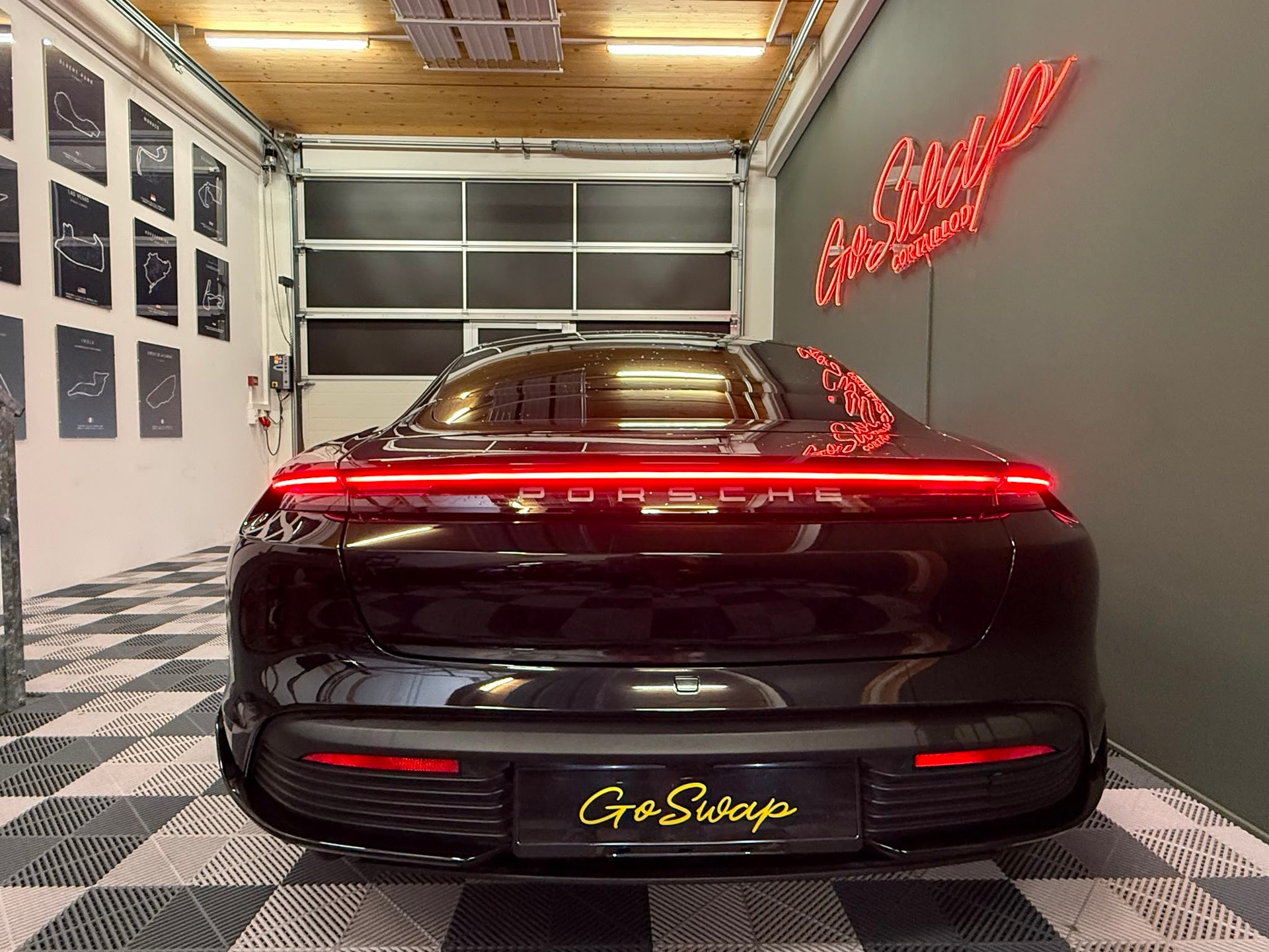 PORSCHE Taycan 4S-image-3