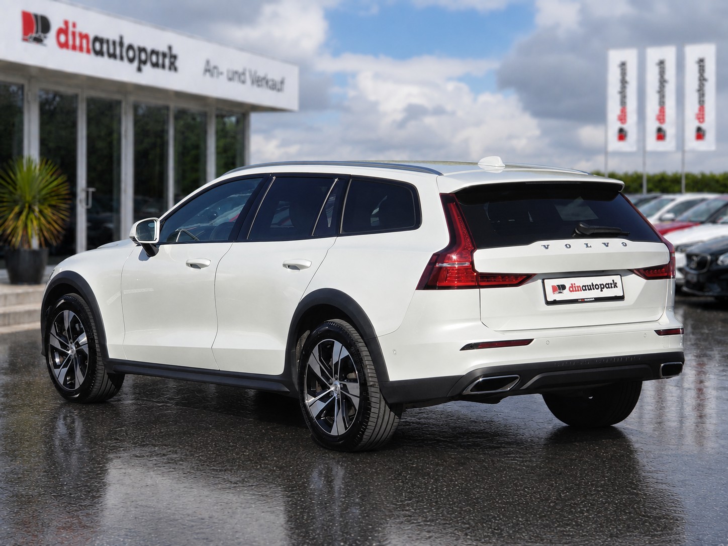 VOLVO V60 Cross Country B4 Diesel Mild Hybrid AWD Geartronic * AHK * Top Ausstattung * CH-Fahrzeug *-image-3