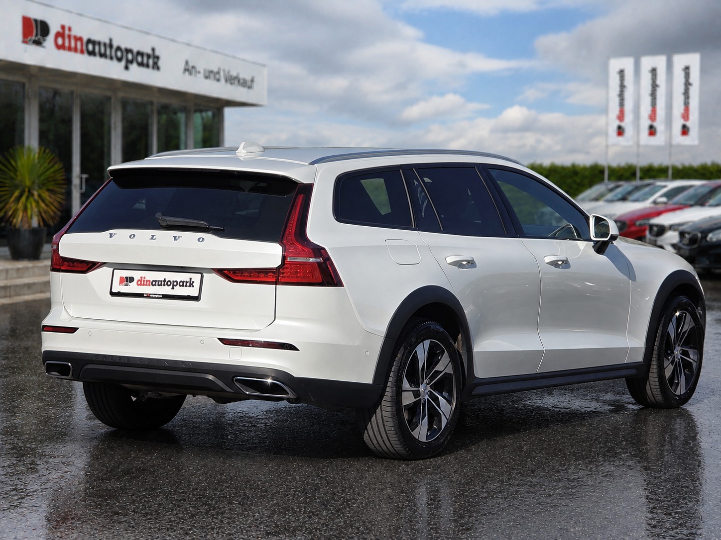 VOLVO V60 Cross Country B4 Diesel Mild Hybrid AWD Geartronic * AHK * Top Ausstattung * CH-Fahrzeug *-image-2