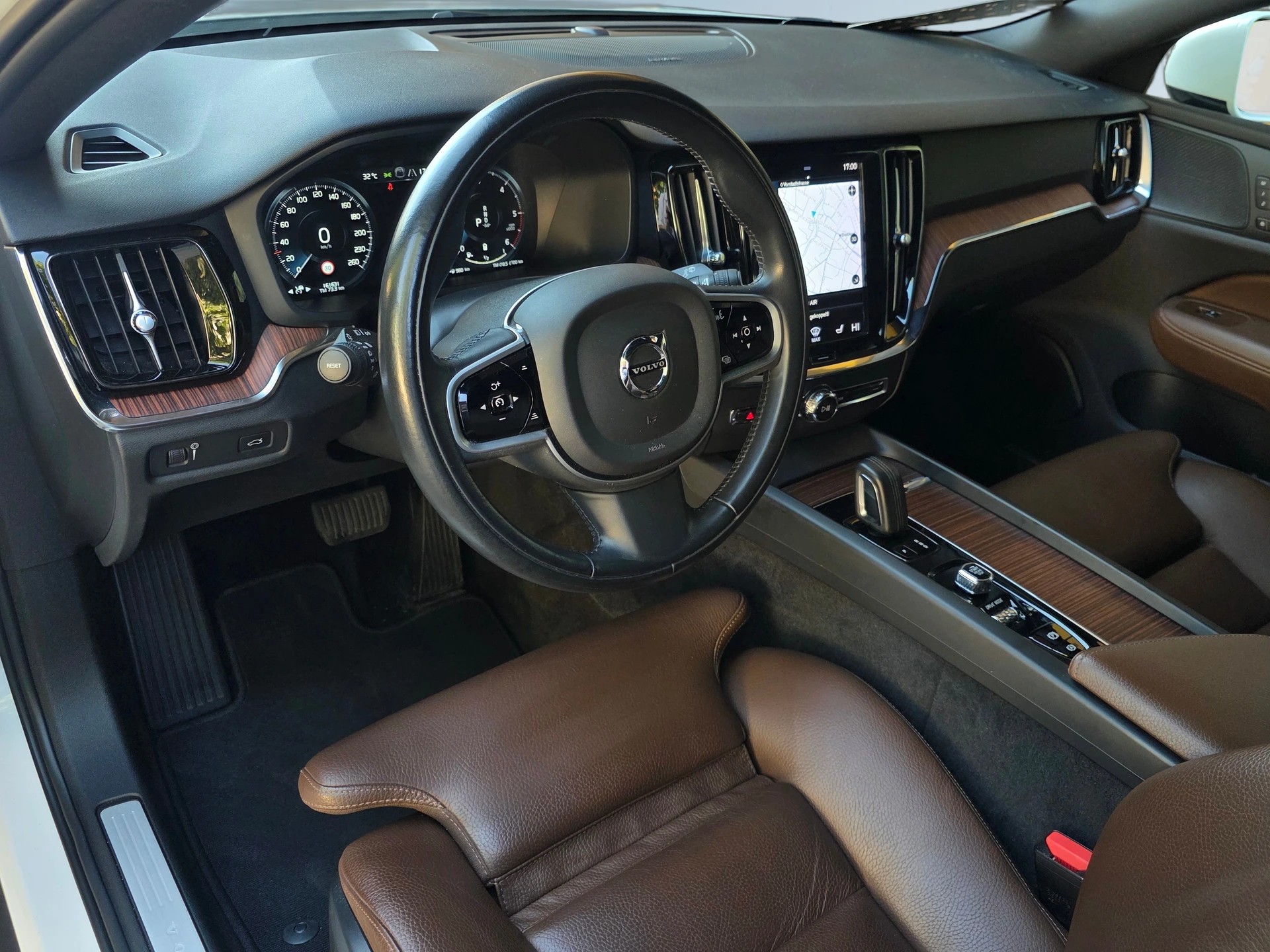 VOLVO V60 Cross Country B4 Diesel Mild Hybrid AWD Geartronic * AHK * Top Ausstattung * CH-Fahrzeug *-image-5