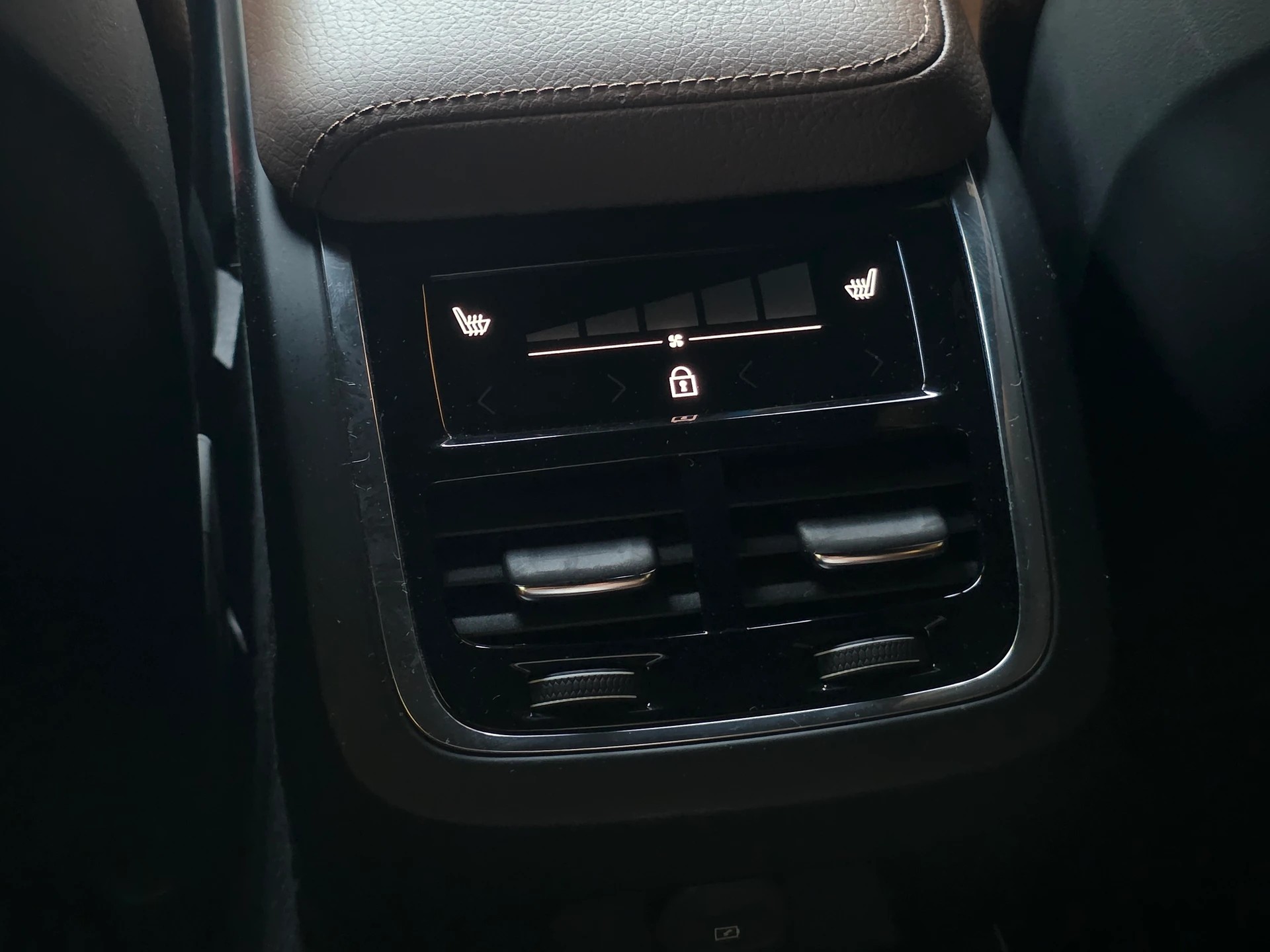 VOLVO V60 Cross Country B4 Diesel Mild Hybrid AWD Geartronic * AHK * Top Ausstattung * CH-Fahrzeug *-image-21