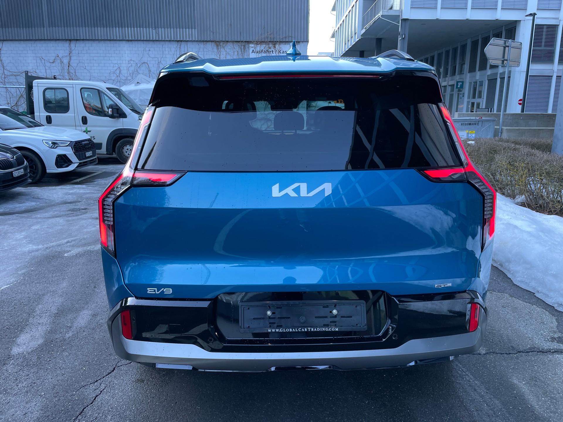 KIA EV9 99,8 kWh GT-Line 4x4 mit Panoramadach, 7-Sitzer, Digitale Spiegel-image-3