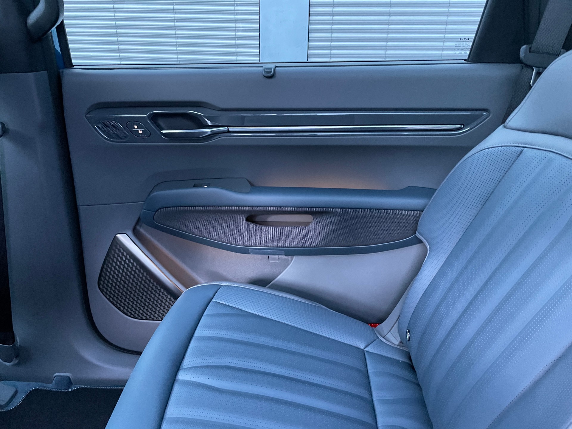 KIA EV9 99,8 kWh GT-Line 4x4 mit Panoramadach, 7-Sitzer, Digitale Spiegel-image-17