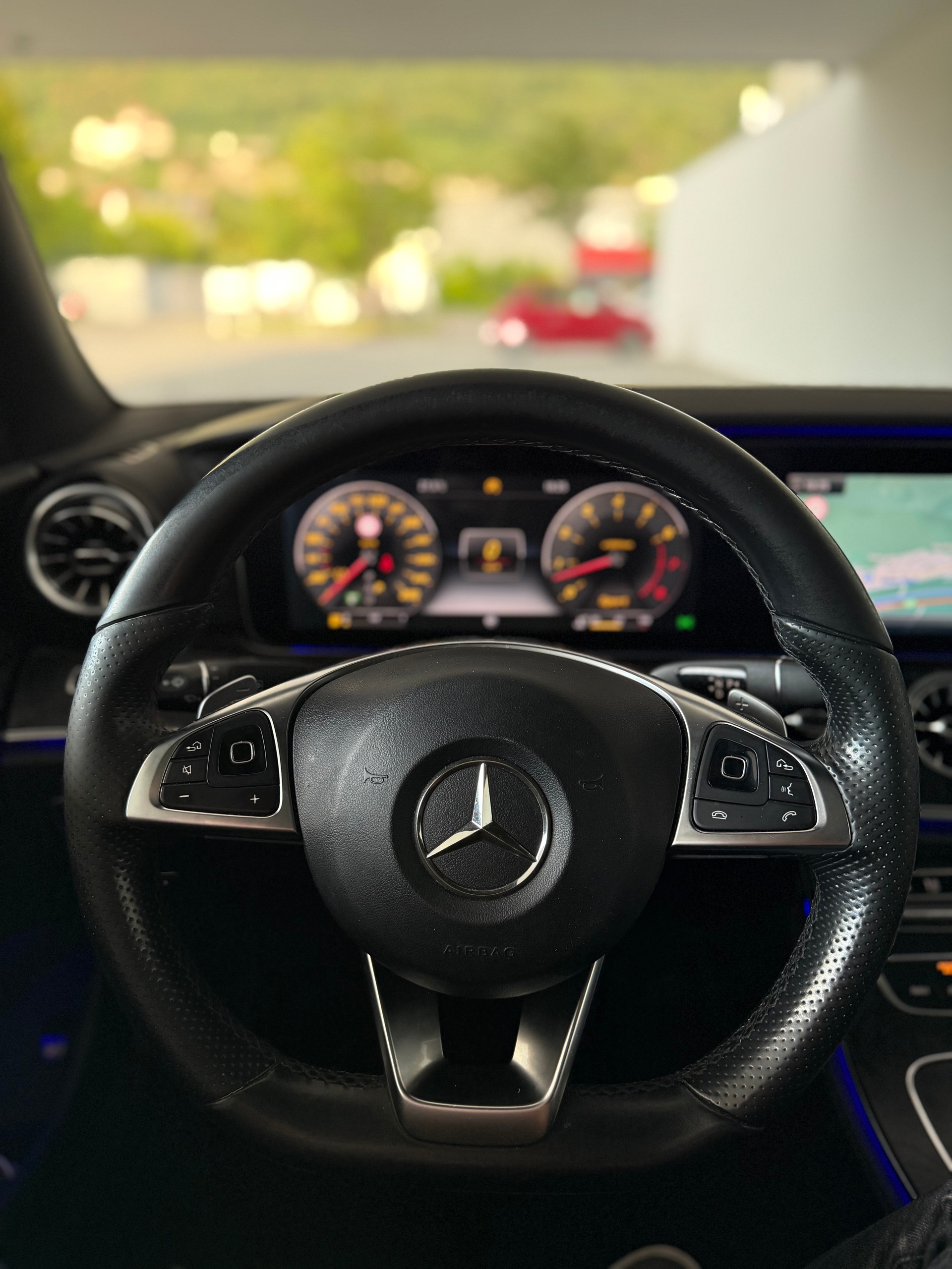 MERCEDES-BENZ E 400 Coupé AMG Line 4 Matic 9G-Tronic-image-11