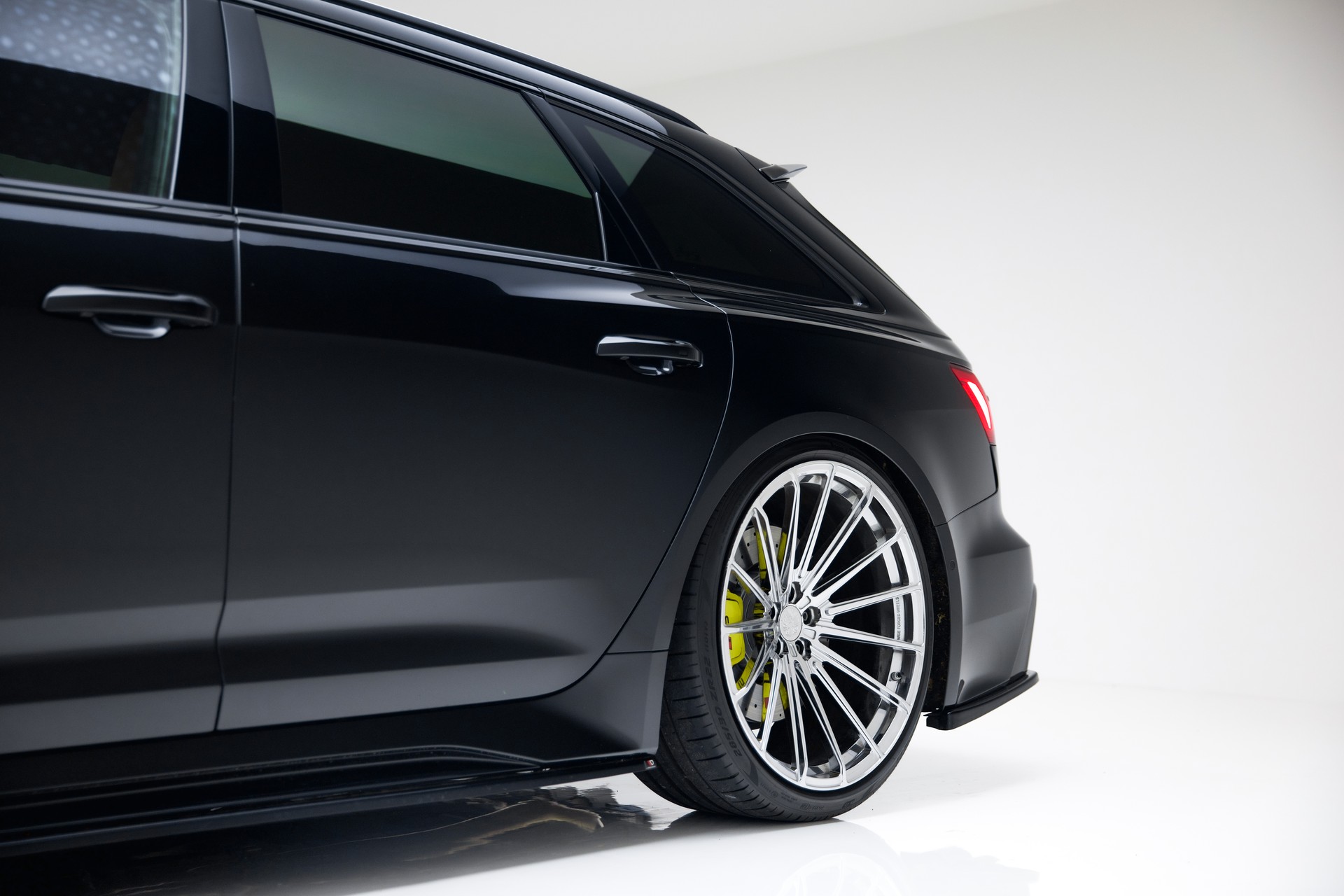 AUDI RS6 Avant 4.0 TFSI V8 quattro-image-9