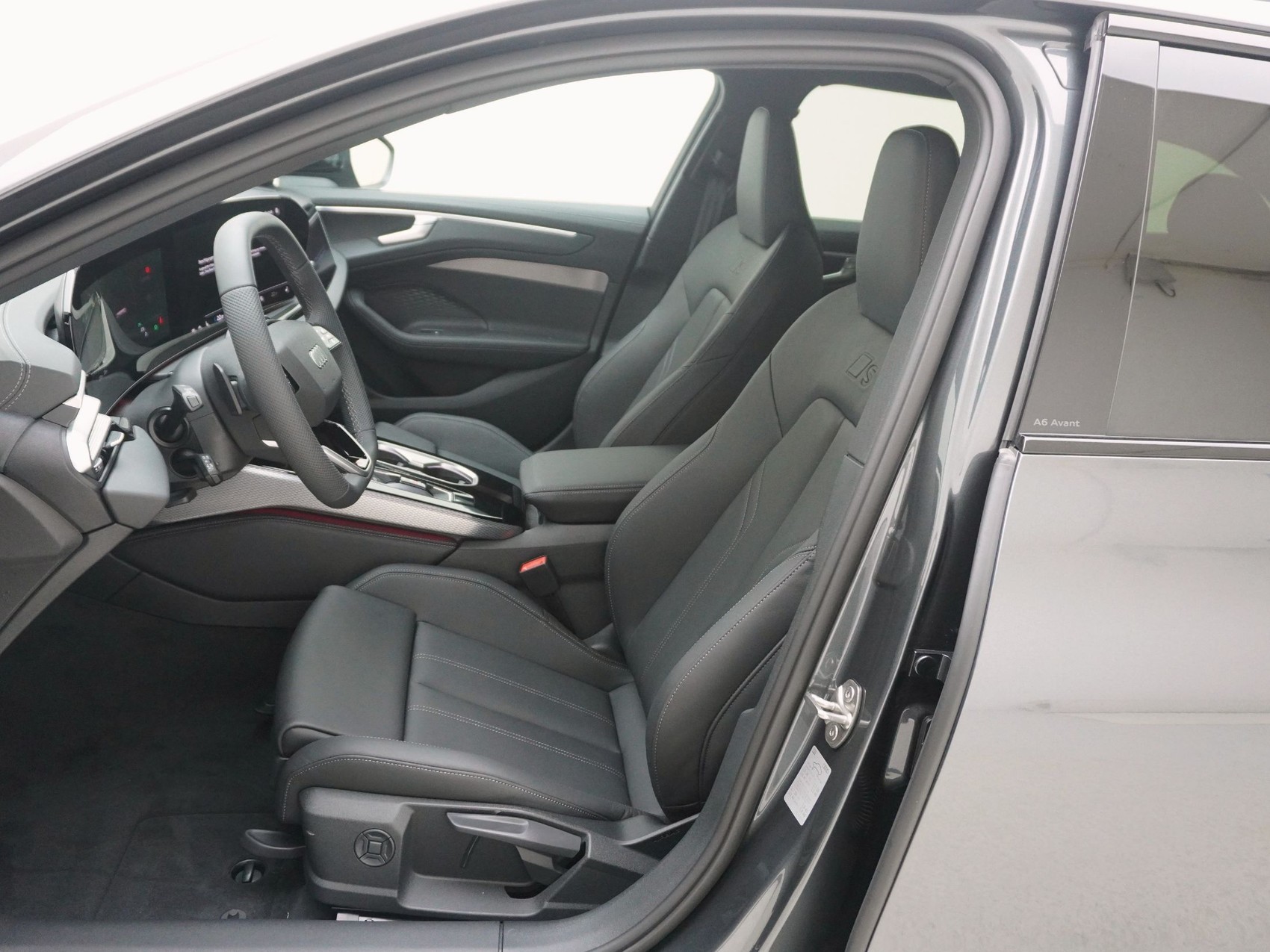 AUDI A6 Avant 2.0 e-hybrid S line quattro S-Tronic-image-12