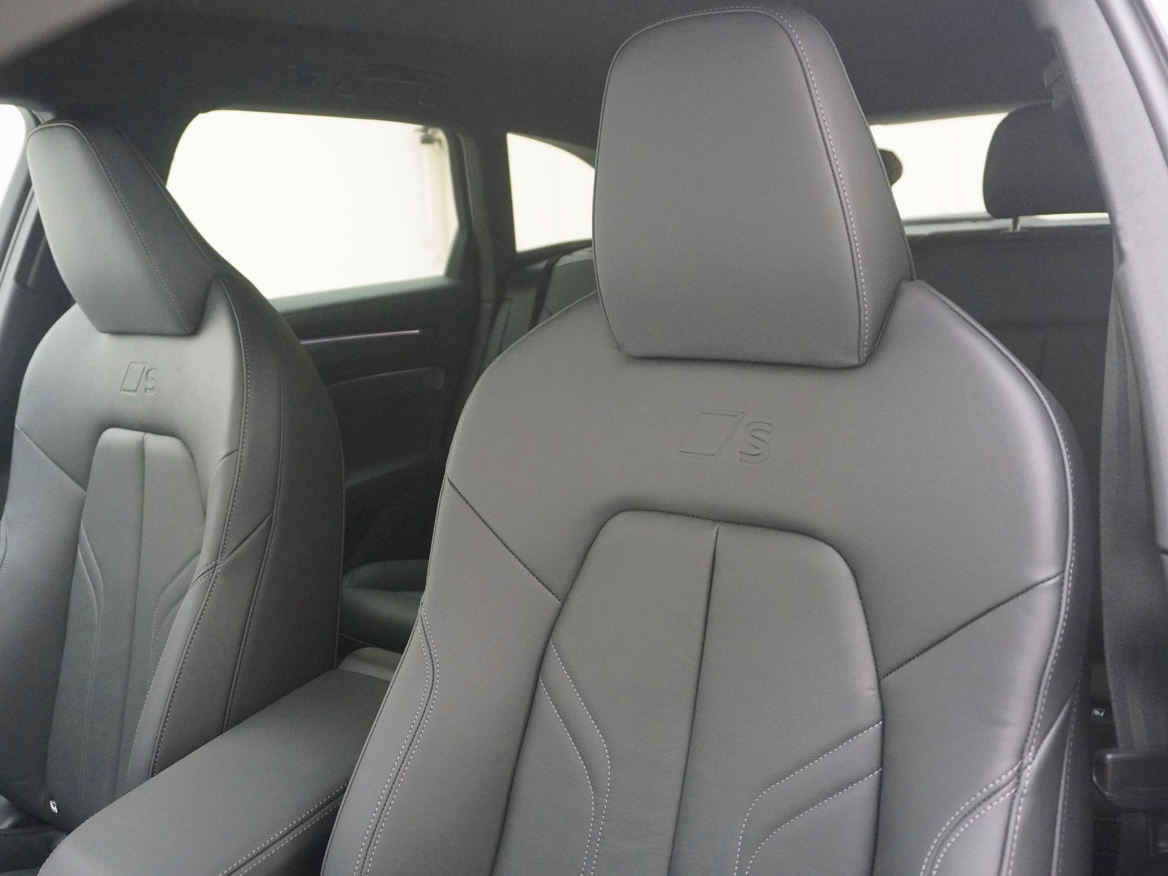 AUDI A6 Avant 2.0 e-hybrid S line quattro S-Tronic-image-13
