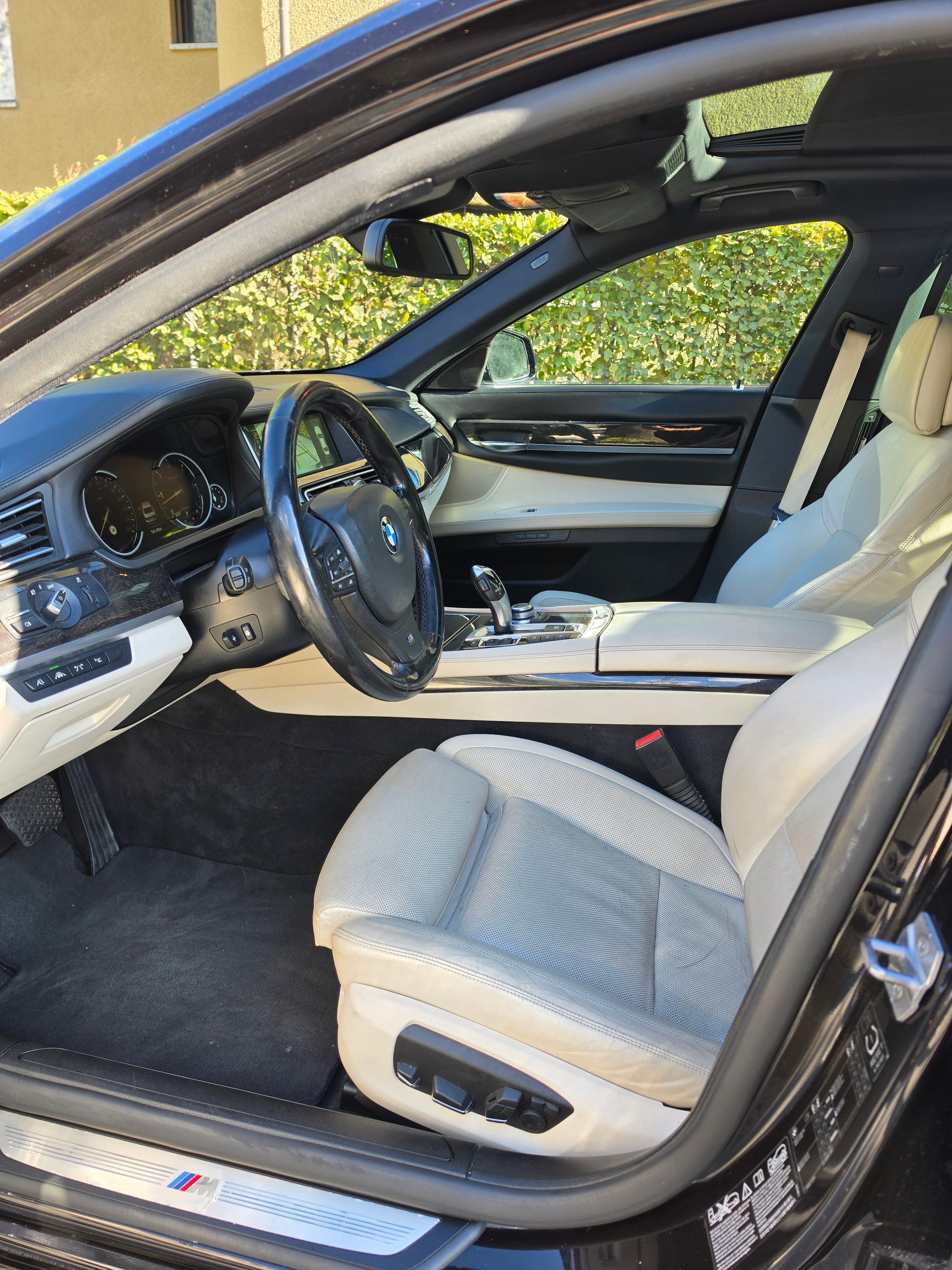 BMW 750d xDrive-image-9
