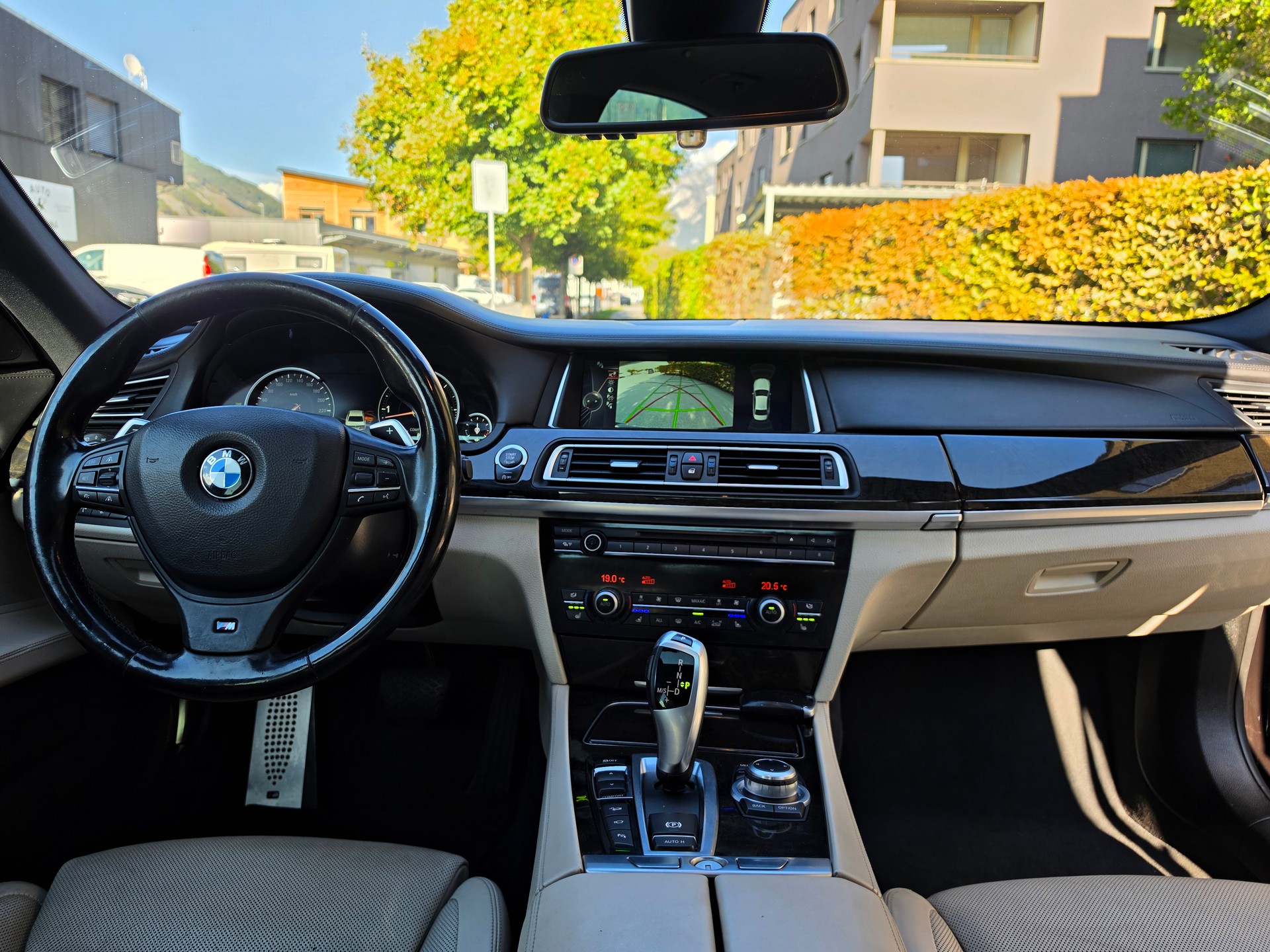 BMW 750d xDrive-image-14