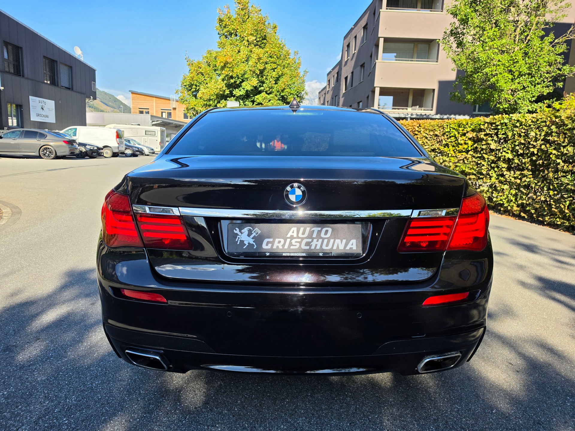 BMW 750d xDrive-image-3