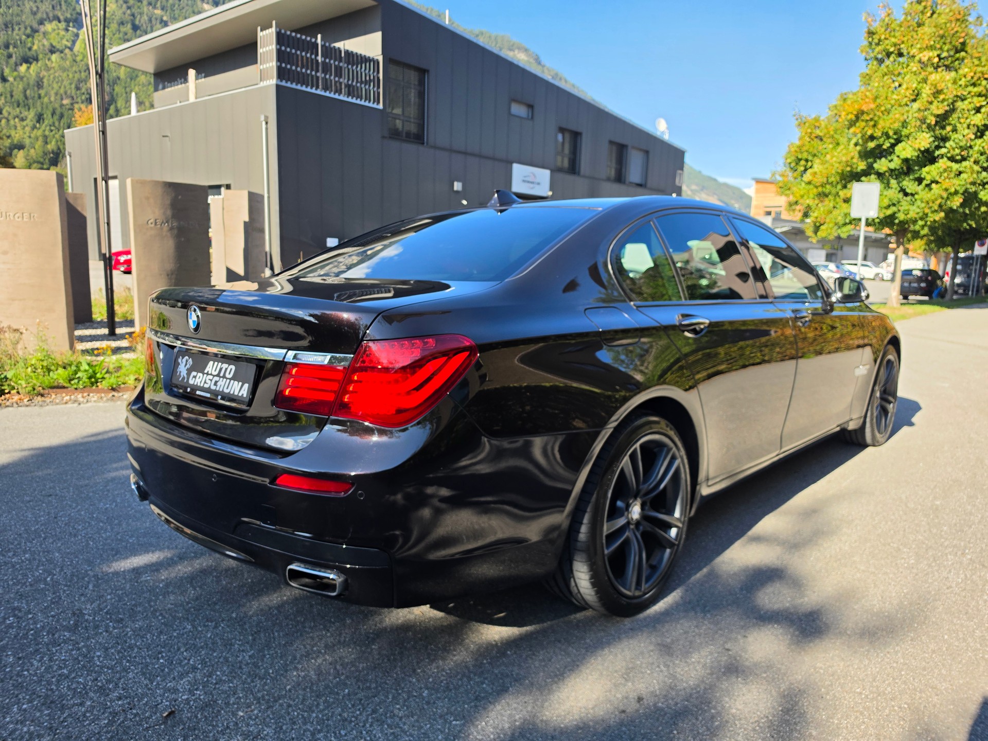BMW 750d xDrive-image-4