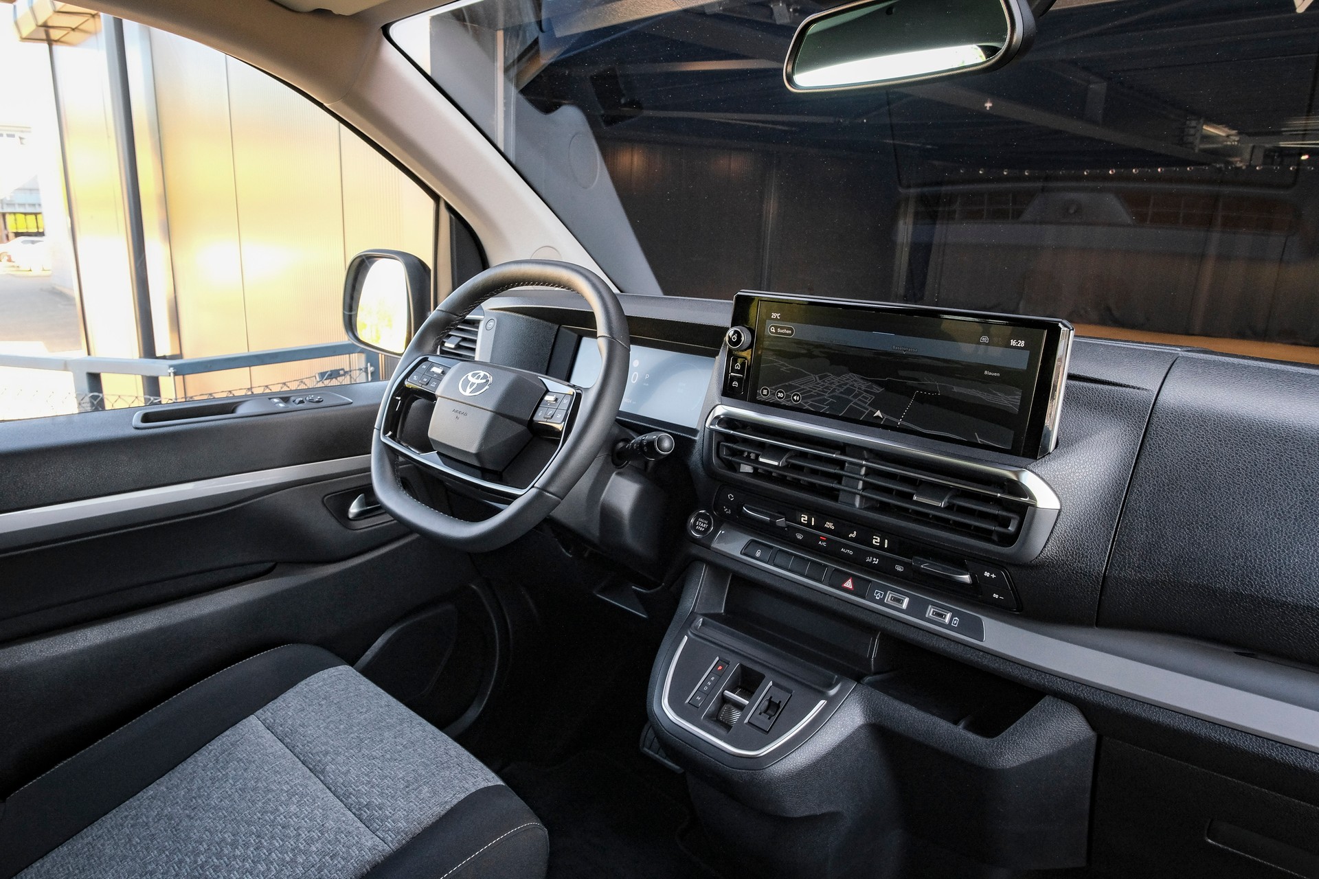 TOYOTA Proace Verso 2.0 D-4D Long 8-Sitzer-image-14