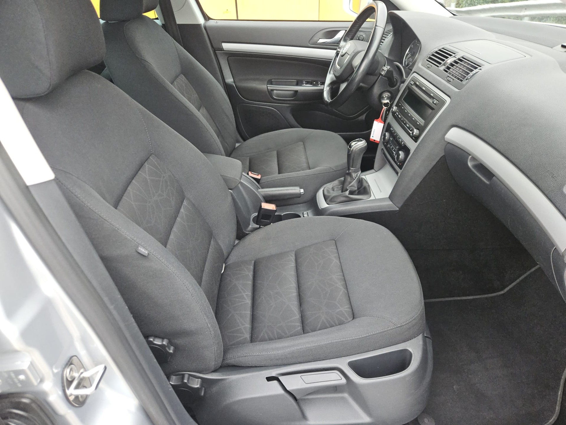 SKODA Octavia Combi 1.4 TSI Family-image-6