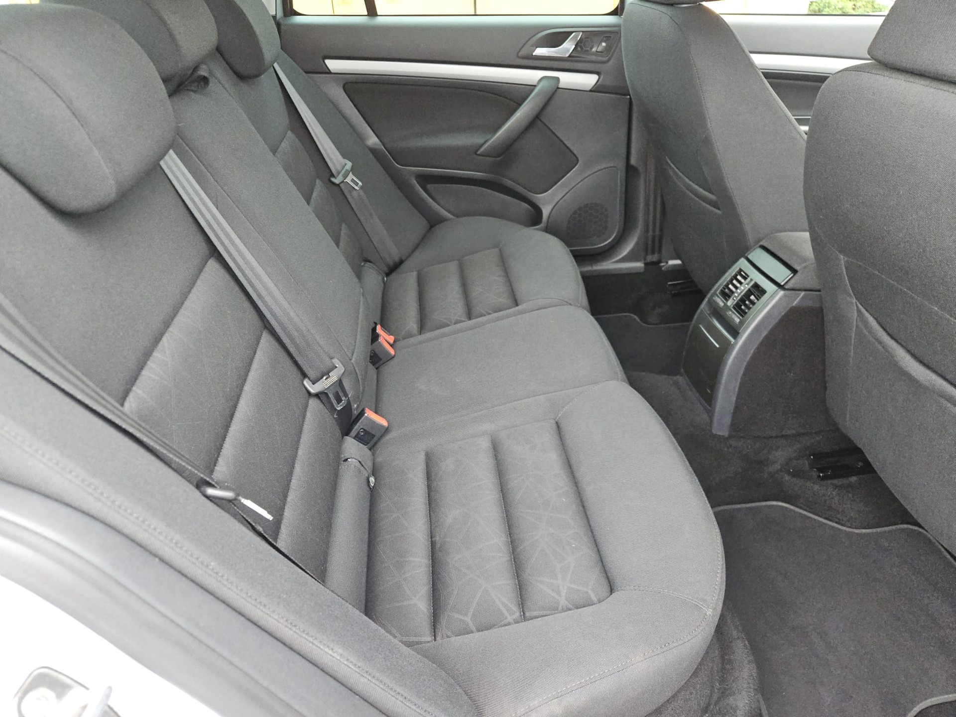 SKODA Octavia Combi 1.4 TSI Family-image-8