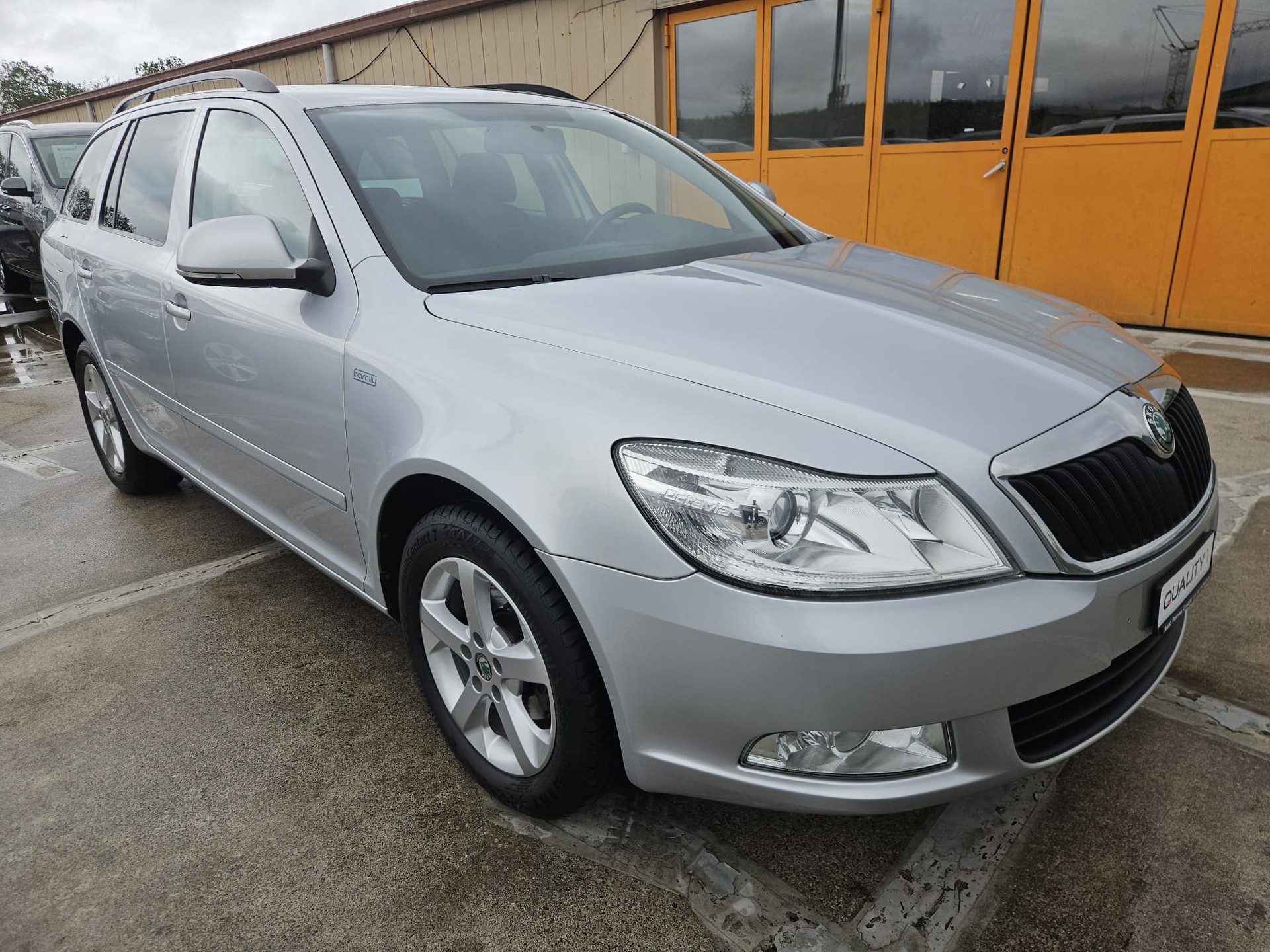 SKODA Octavia Combi 1.4 TSI Family-image-5