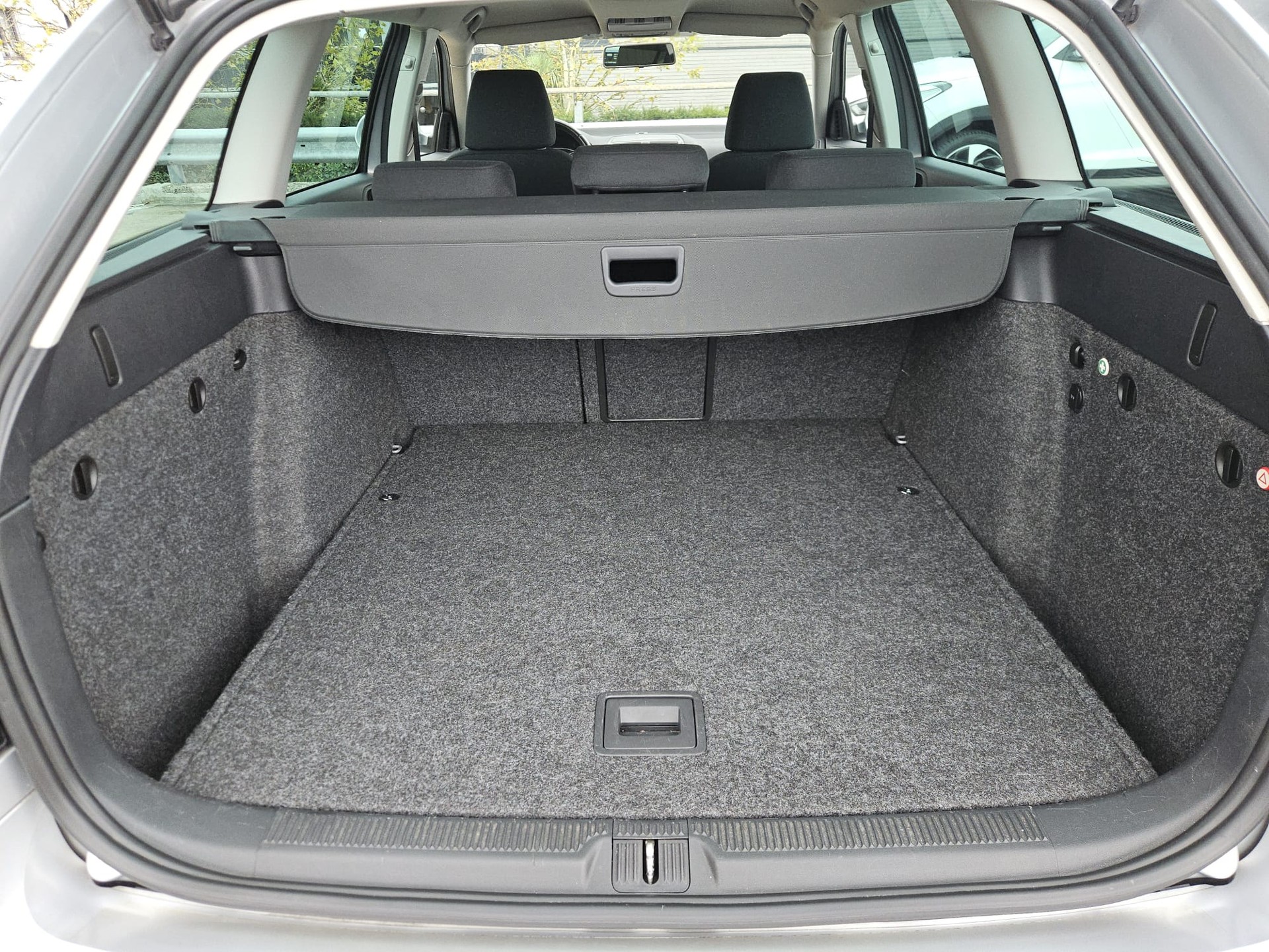 SKODA Octavia Combi 1.4 TSI Family-image-10