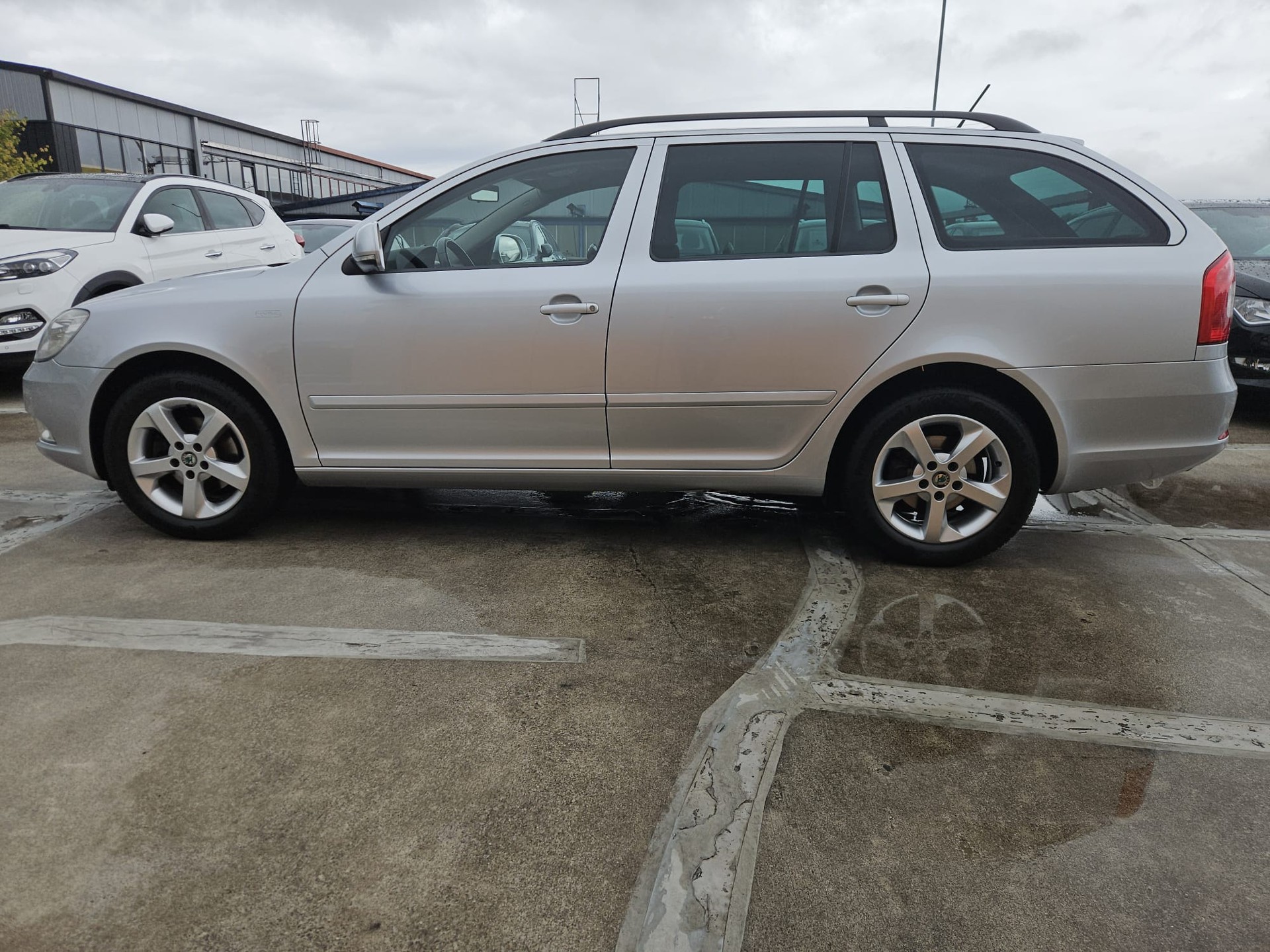 SKODA Octavia Combi 1.4 TSI Family-image-1