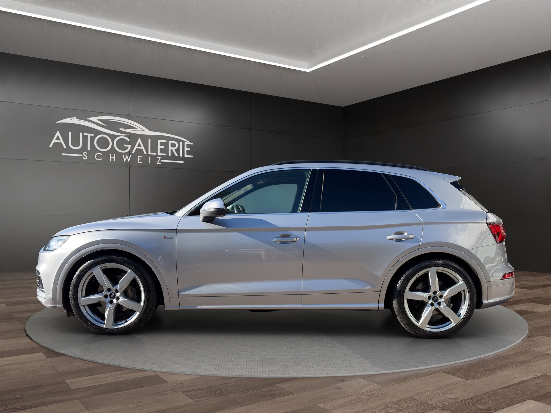 AUDI Q5 45 TFSI sport quattro | S-Line | Pano | Luftfed. | AHK | Memory | HeadUp | 21" | Assistanzsysteme |-showroom-element-1