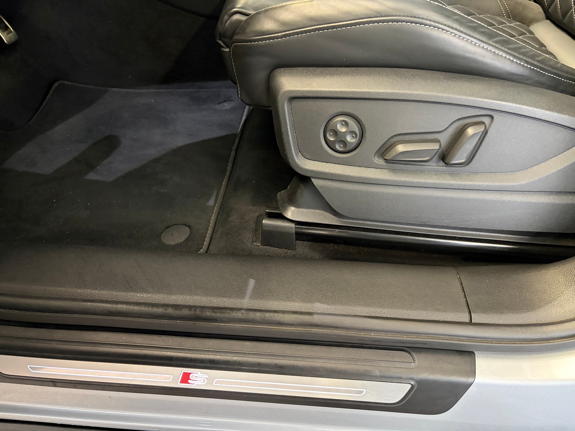 AUDI Q5 45 TFSI sport quattro | S-Line | Pano | Luftfed. | AHK | Memory | HeadUp | 21" | Assistanzsysteme |-image-20