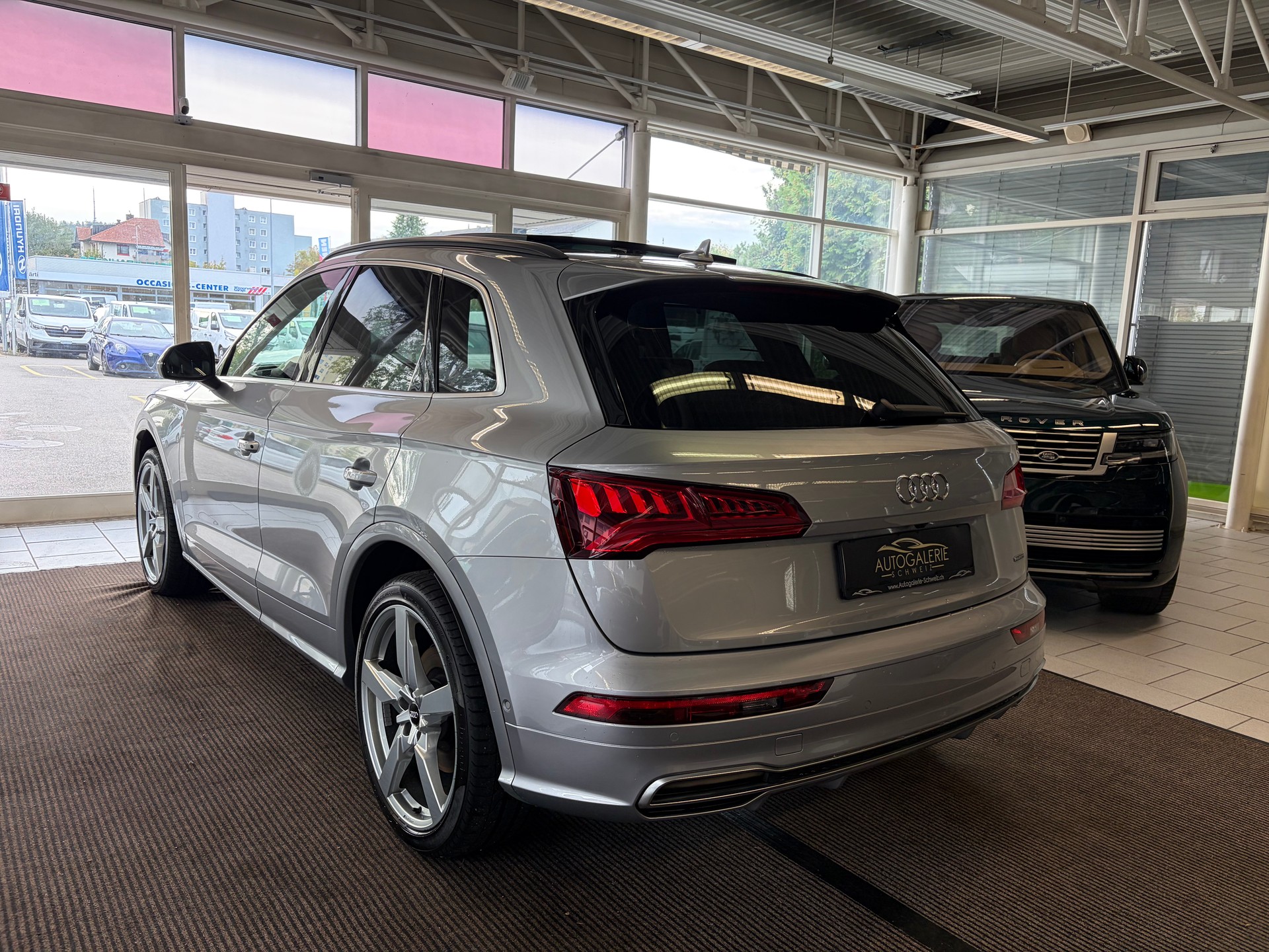 AUDI Q5 45 TFSI sport quattro | S-Line | Pano | Luftfed. | AHK | Memory | HeadUp | 21" | Assistanzsysteme |-image-10
