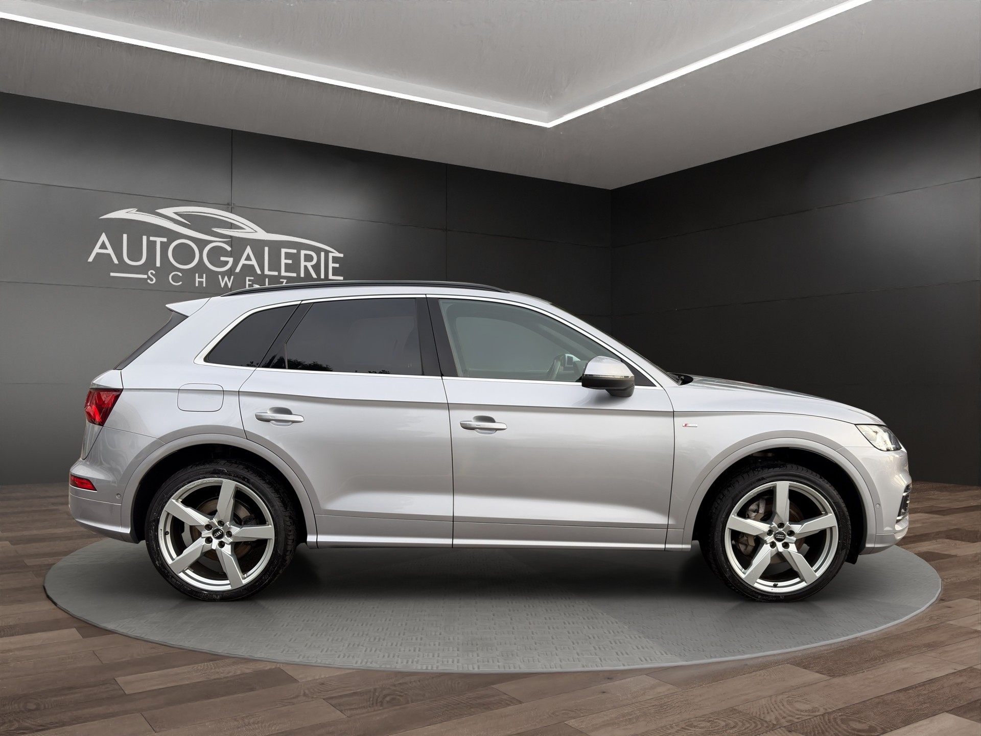AUDI Q5 45 TFSI sport quattro | S-Line | Pano | Luftfed. | AHK | Memory | HeadUp | 21" | Assistanzsysteme |-image-5