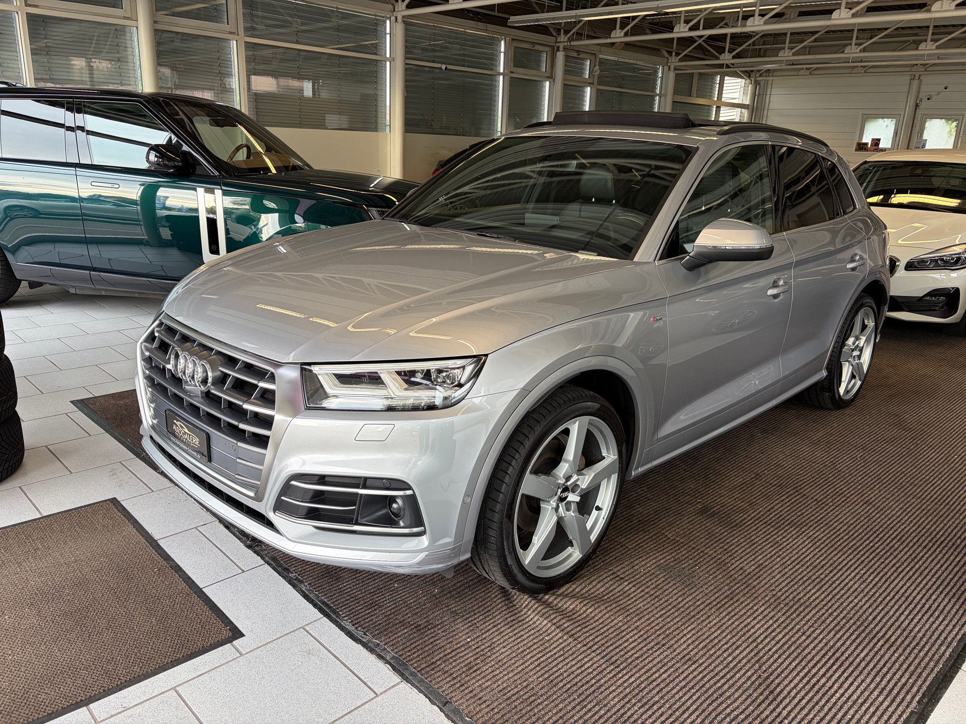 AUDI Q5 45 TFSI sport quattro | S-Line | Pano | Luftfed. | AHK | Memory | HeadUp | 21" | Assistanzsysteme |-image-8