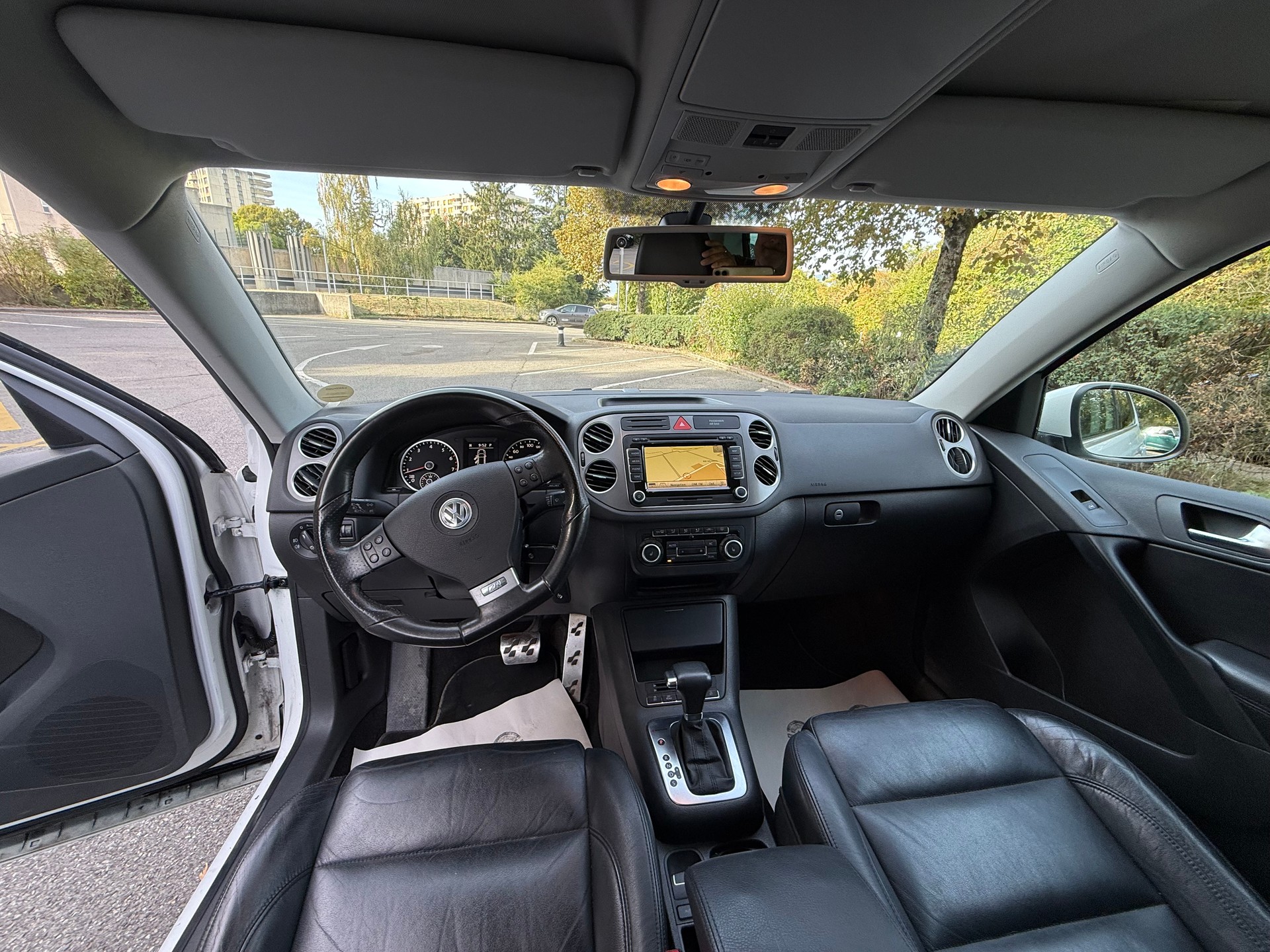 VW Tiguan 2.0 TSI Sport&Style Tiptronic. R-LINE-image-11