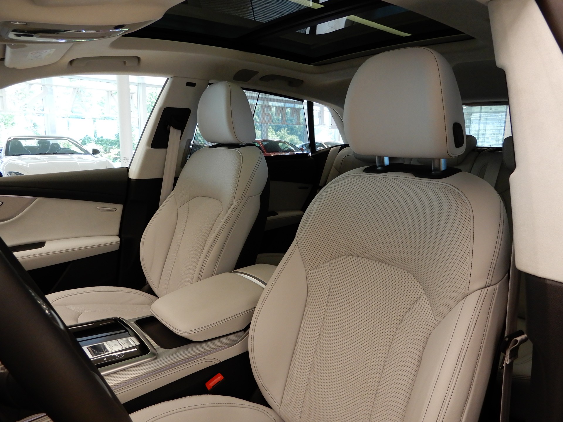 AUDI Q8 55 TFSI quattro tiptronic-image-9