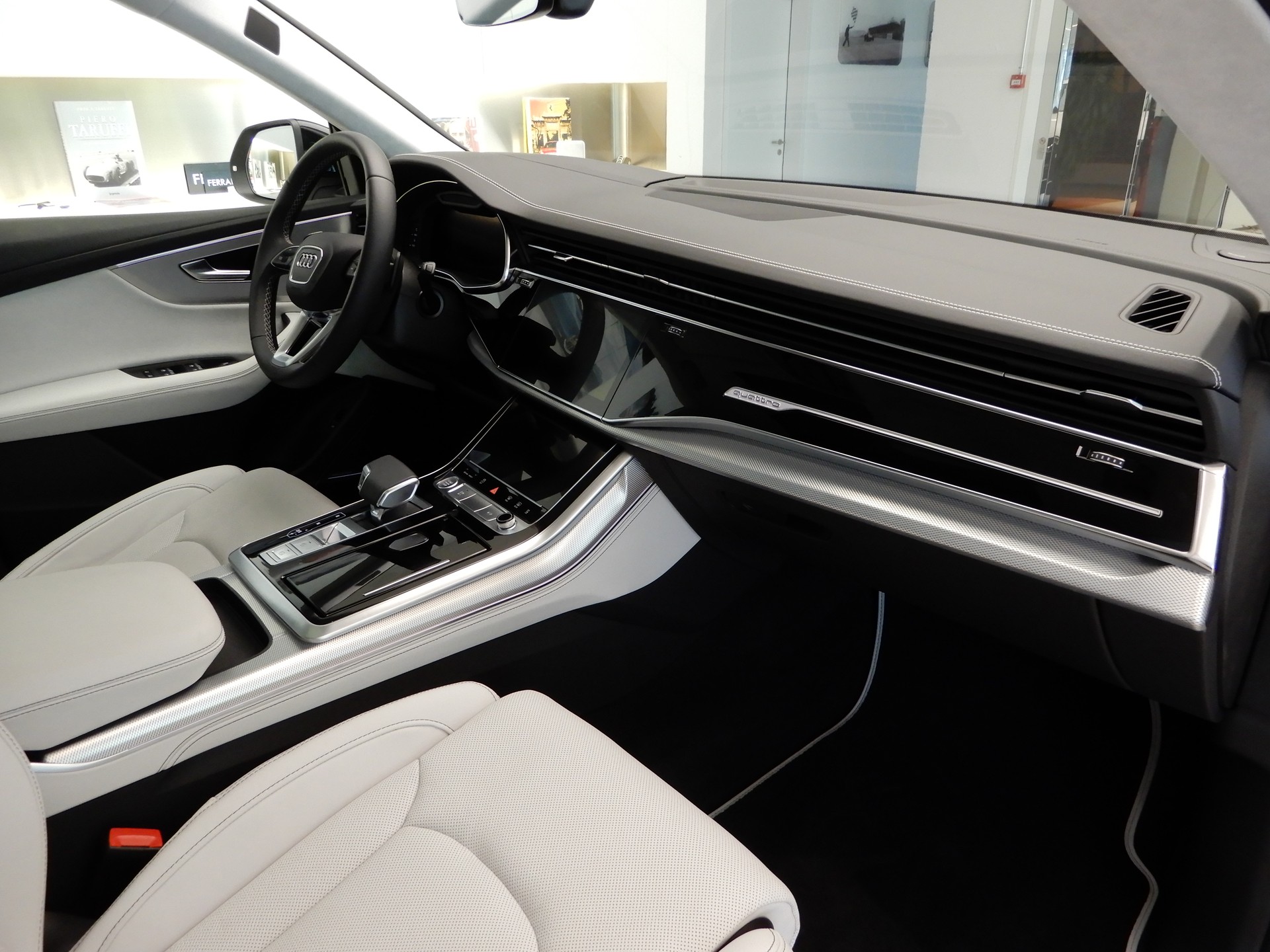 AUDI Q8 55 TFSI quattro tiptronic-image-10