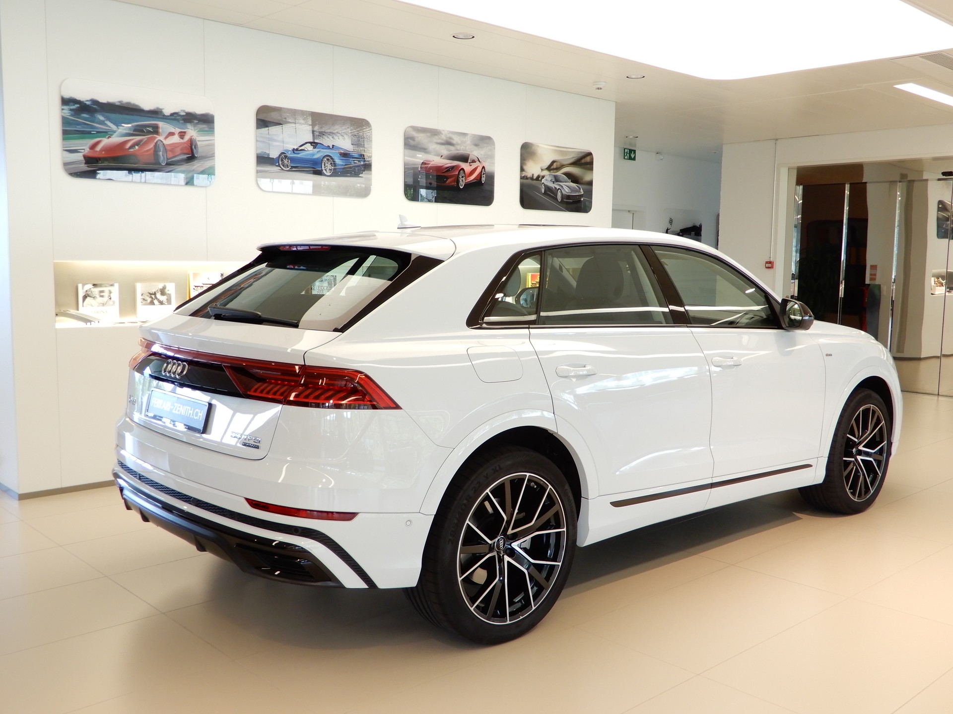 AUDI Q8 55 TFSI quattro tiptronic-image-4