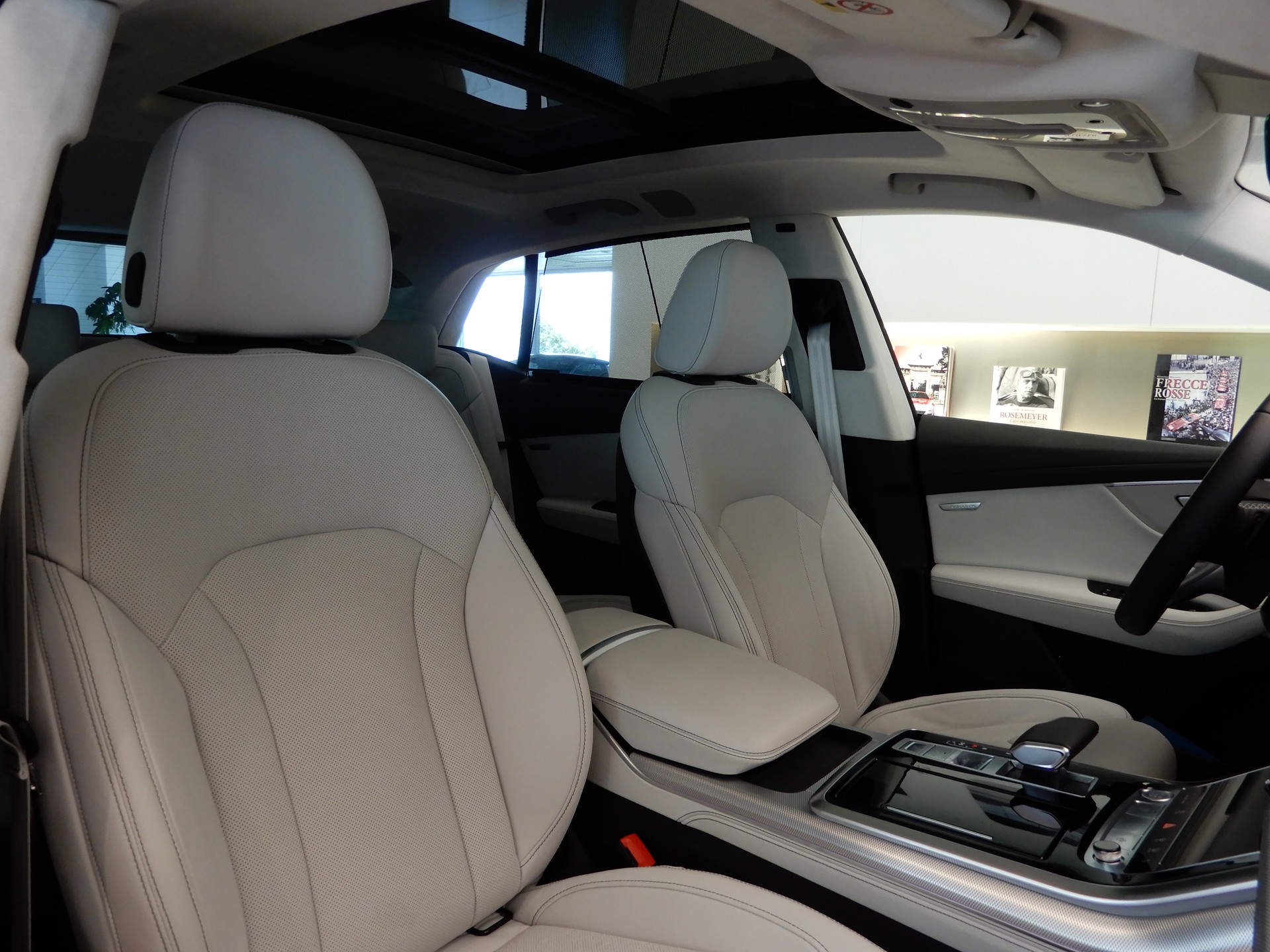 AUDI Q8 55 TFSI quattro tiptronic-image-11