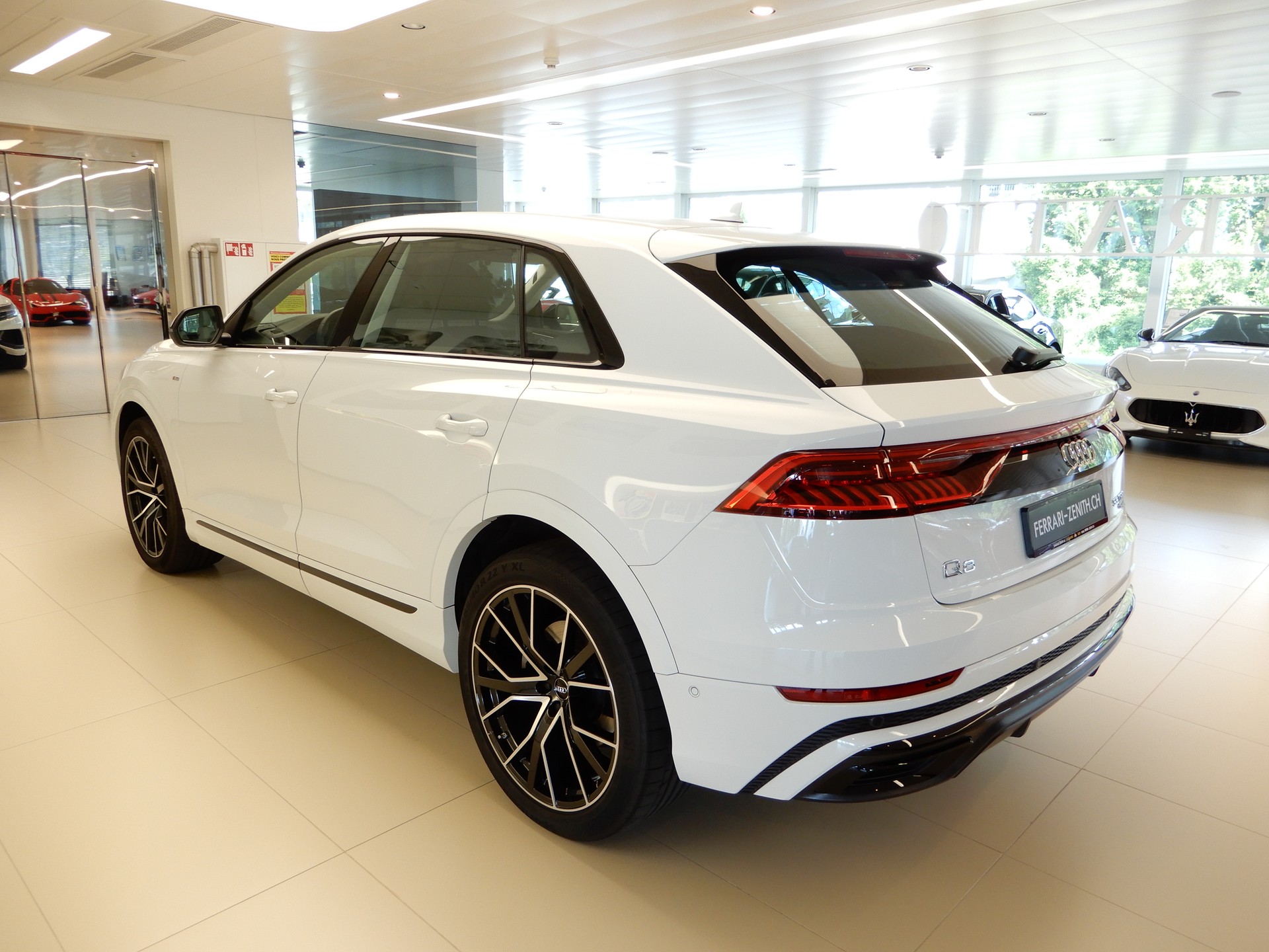 AUDI Q8 55 TFSI quattro tiptronic-image-6