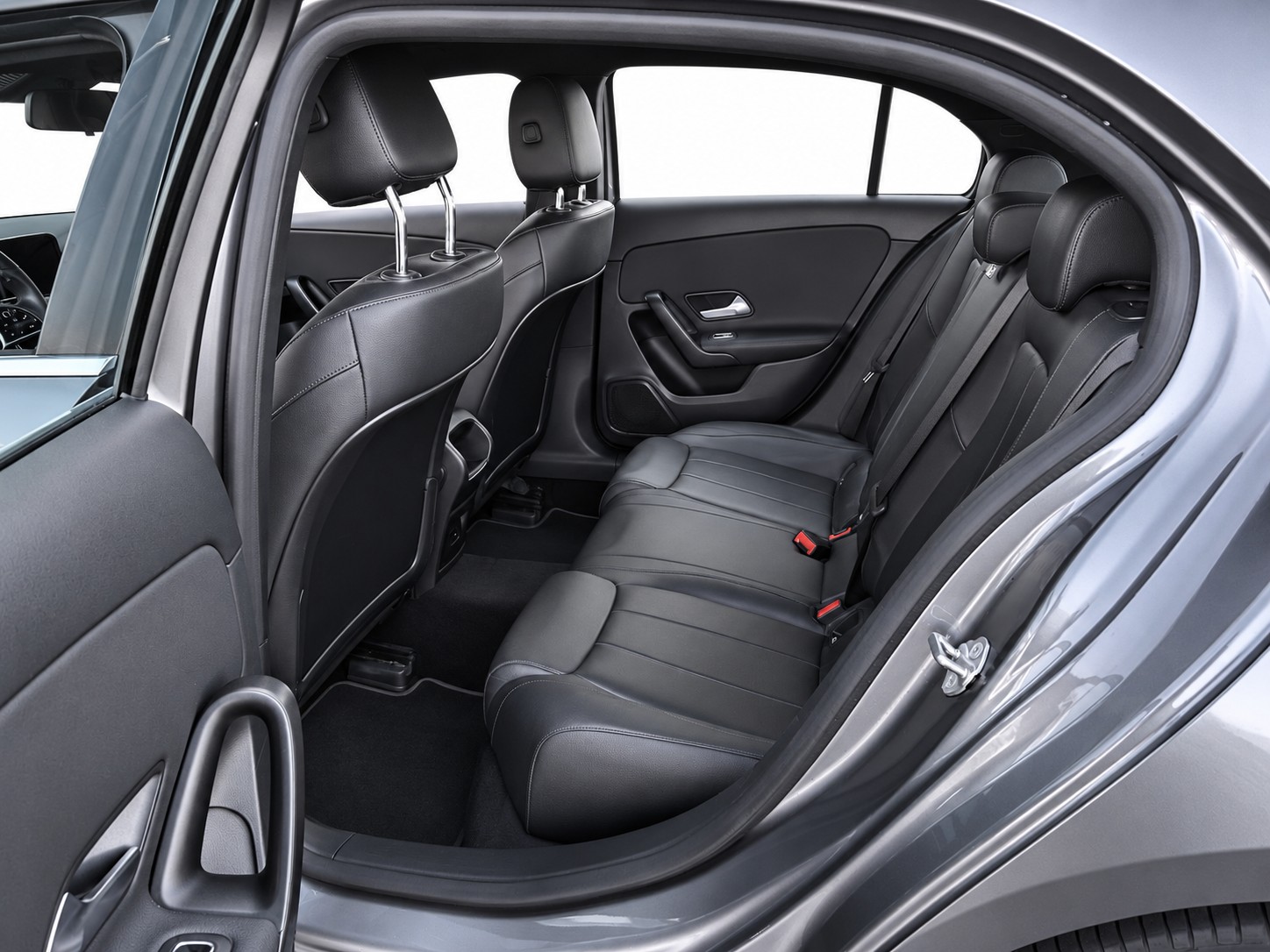 MERCEDES-BENZ A 200 d * CH FAHRZEUG *-image-11